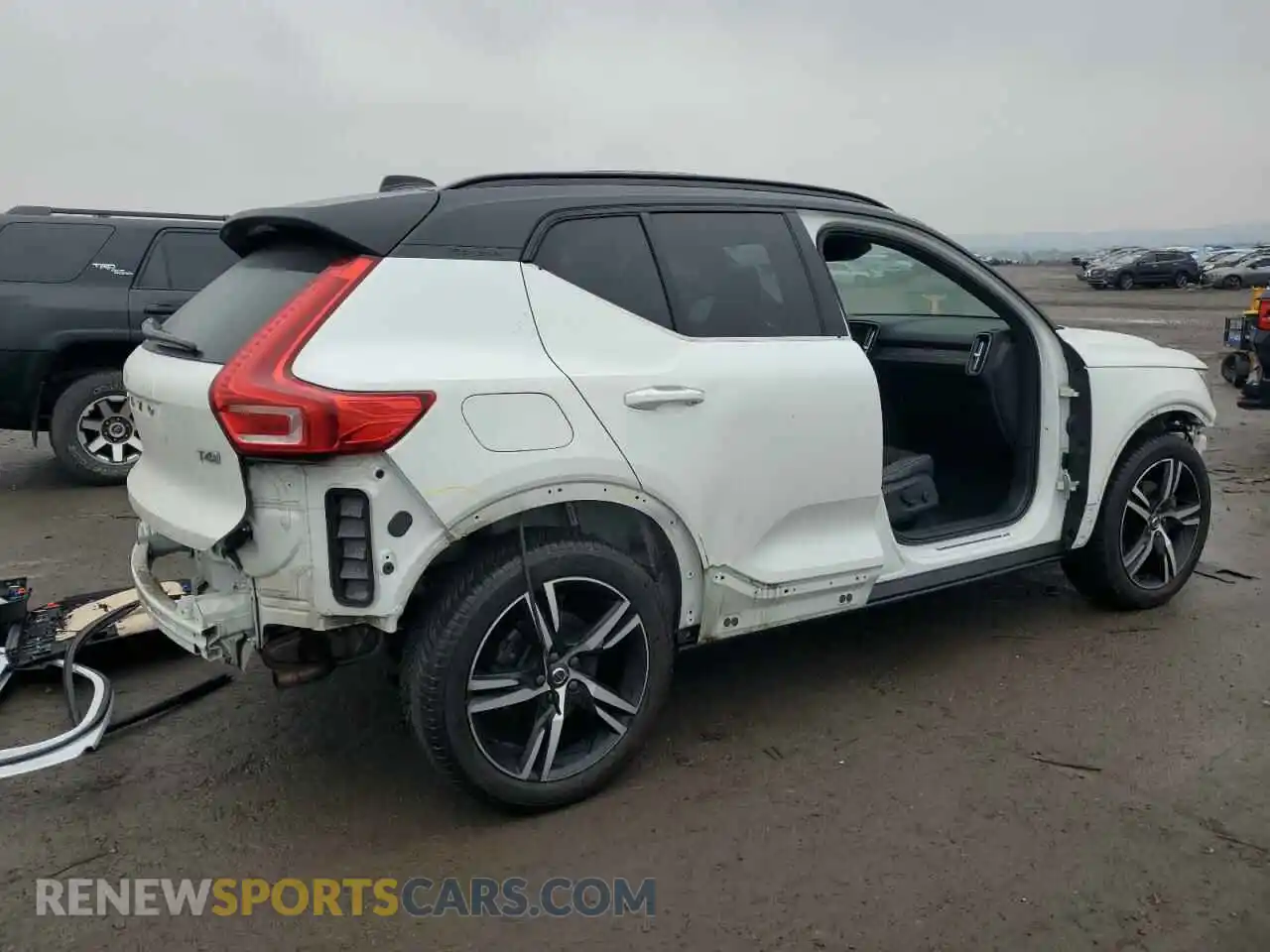 3 Photograph of a damaged car YV4AC2HMXK2068129 VOLVO XC40 2019