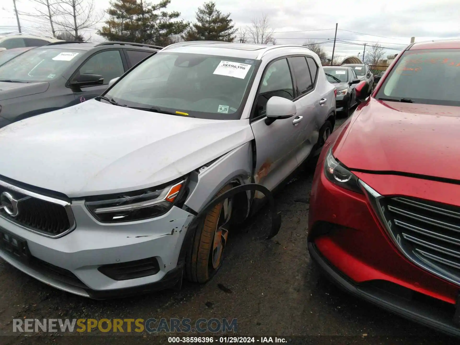2 fotografías del automóvil dañado YV4162UK2L2256267 VOLVO XC40 2020