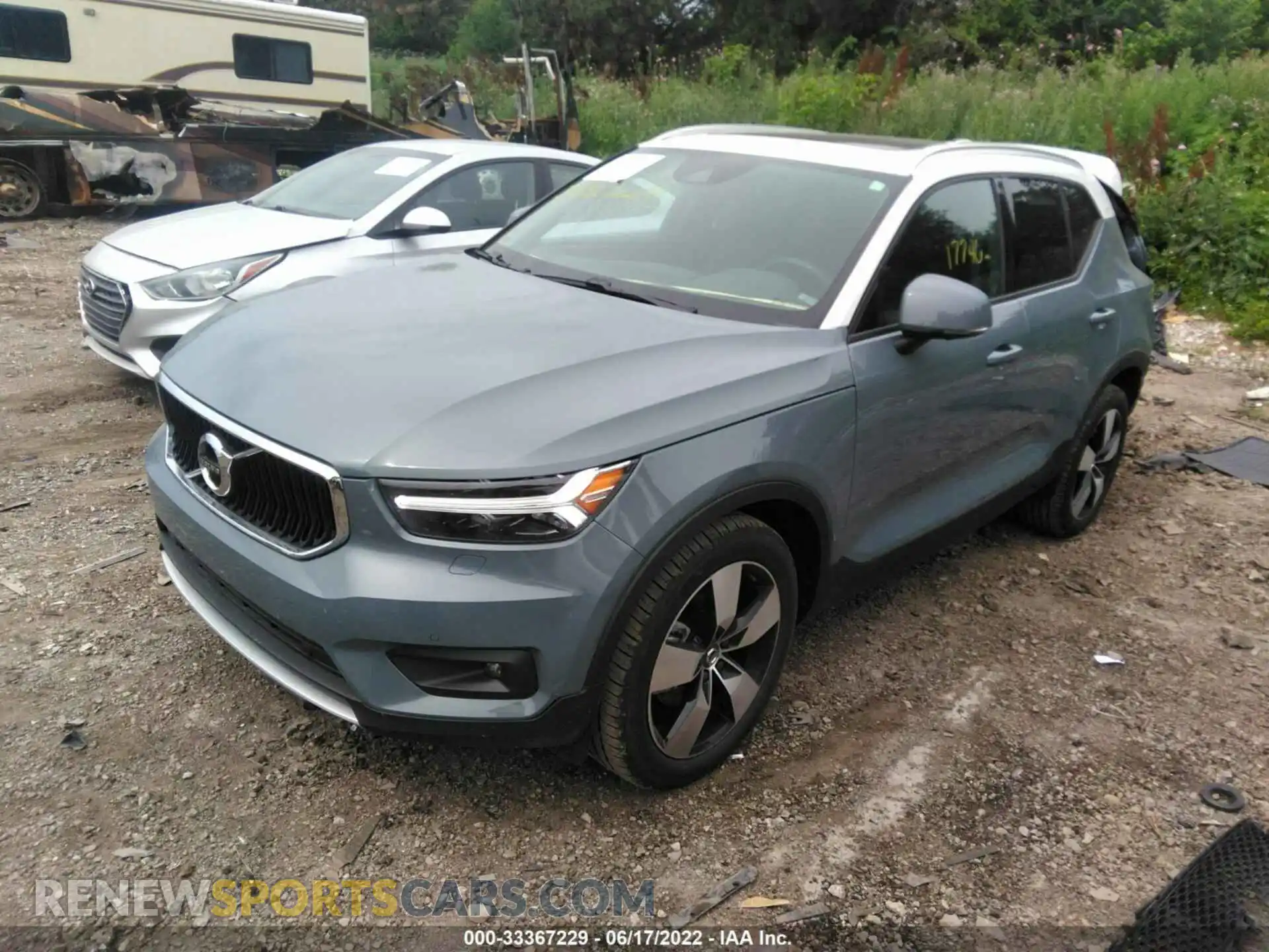 2 Photograph of a damaged car YV4162UK3L2254849 VOLVO XC40 2020