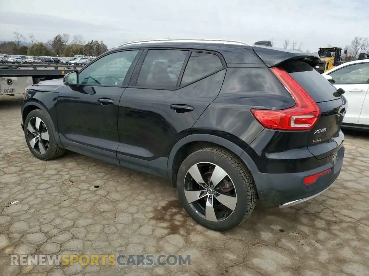 2 Photograph of a damaged car YV4162UK4L2199232 VOLVO XC40 2020