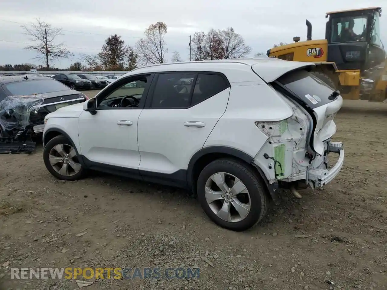 2 Photograph of a damaged car YV4162UK4L2296267 VOLVO XC40 2020