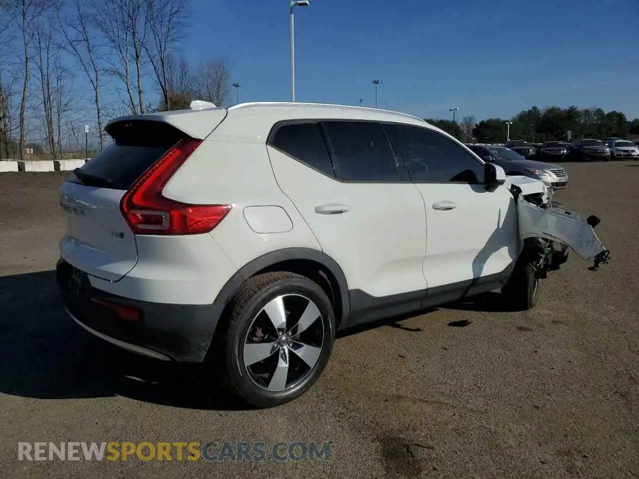 3 Photograph of a damaged car YV4162UK8L2177380 VOLVO XC40 2020