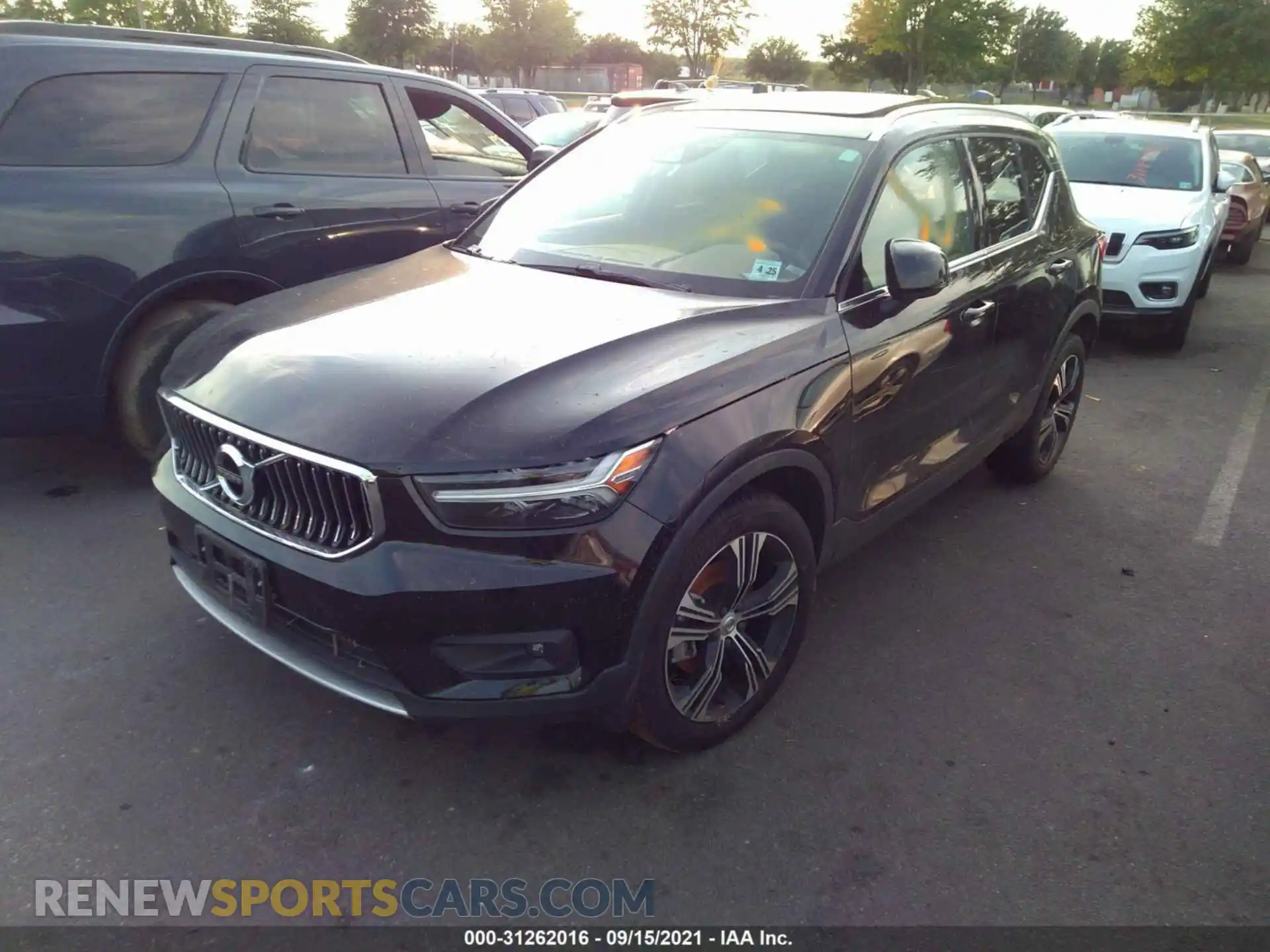 2 fotografías del automóvil dañado YV4162UL7L2257049 VOLVO XC40 2020
