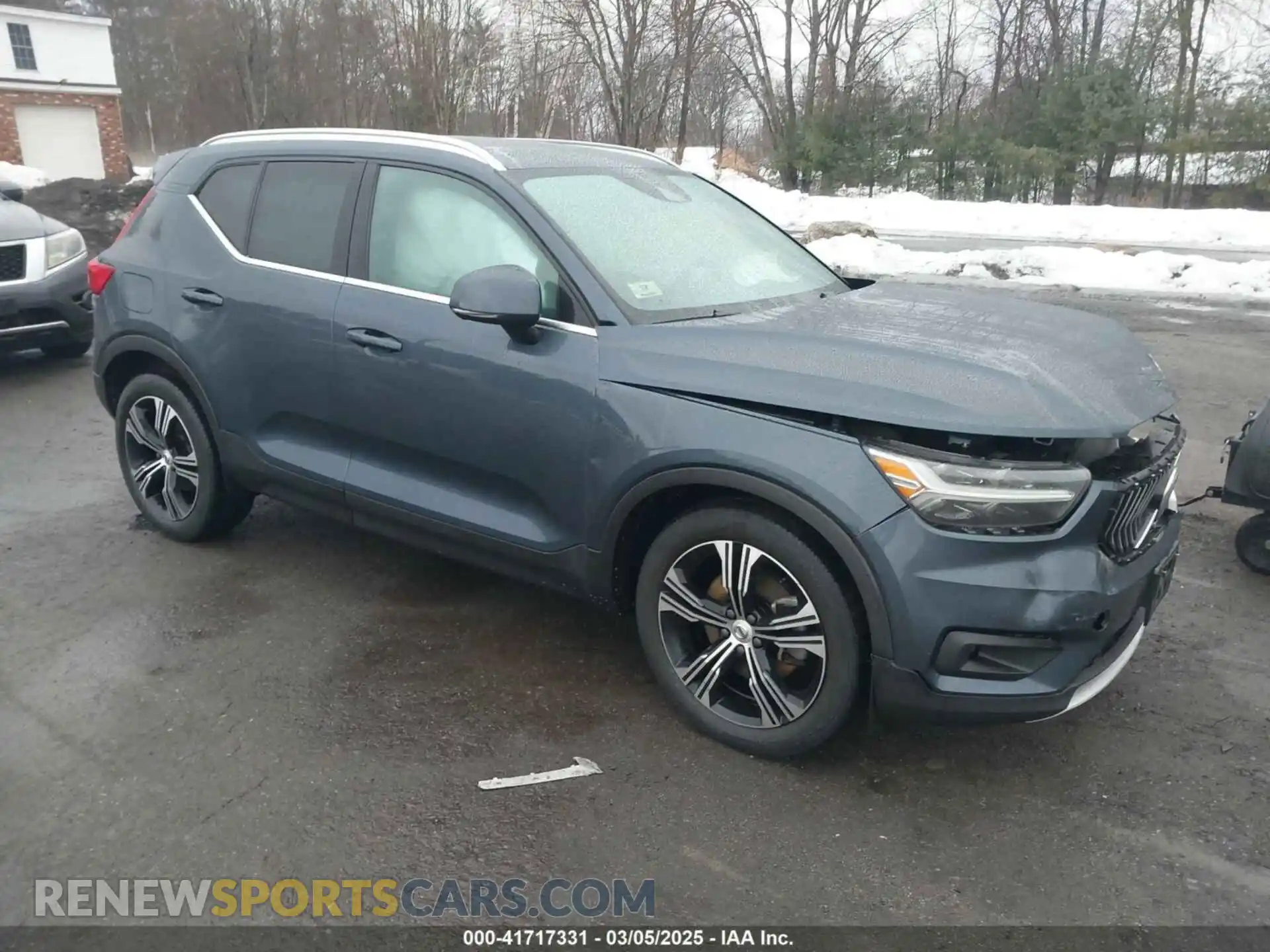 1 Photograph of a damaged car YV4162UL9L2264634 VOLVO XC40 2020