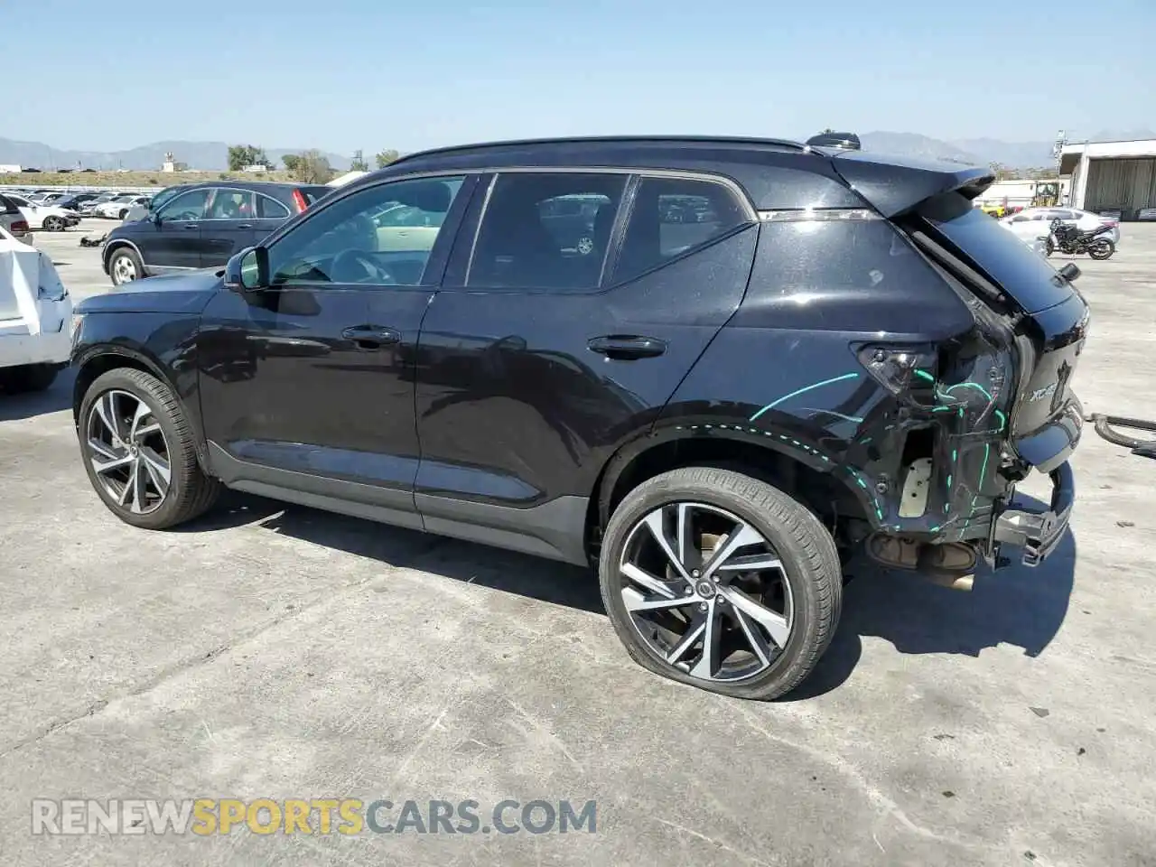 2 Photograph of a damaged car YV4162UM3L2273449 VOLVO XC40 2020