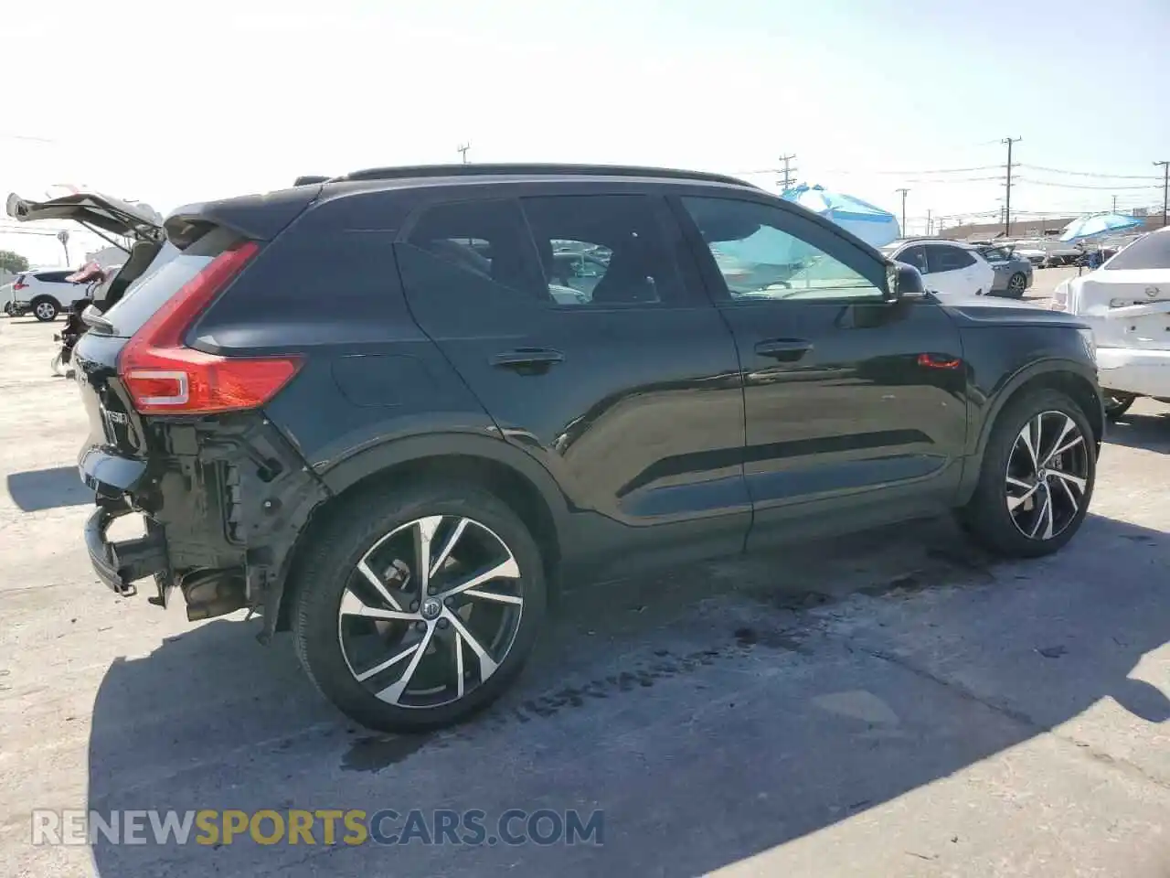 3 Photograph of a damaged car YV4162UM3L2273449 VOLVO XC40 2020