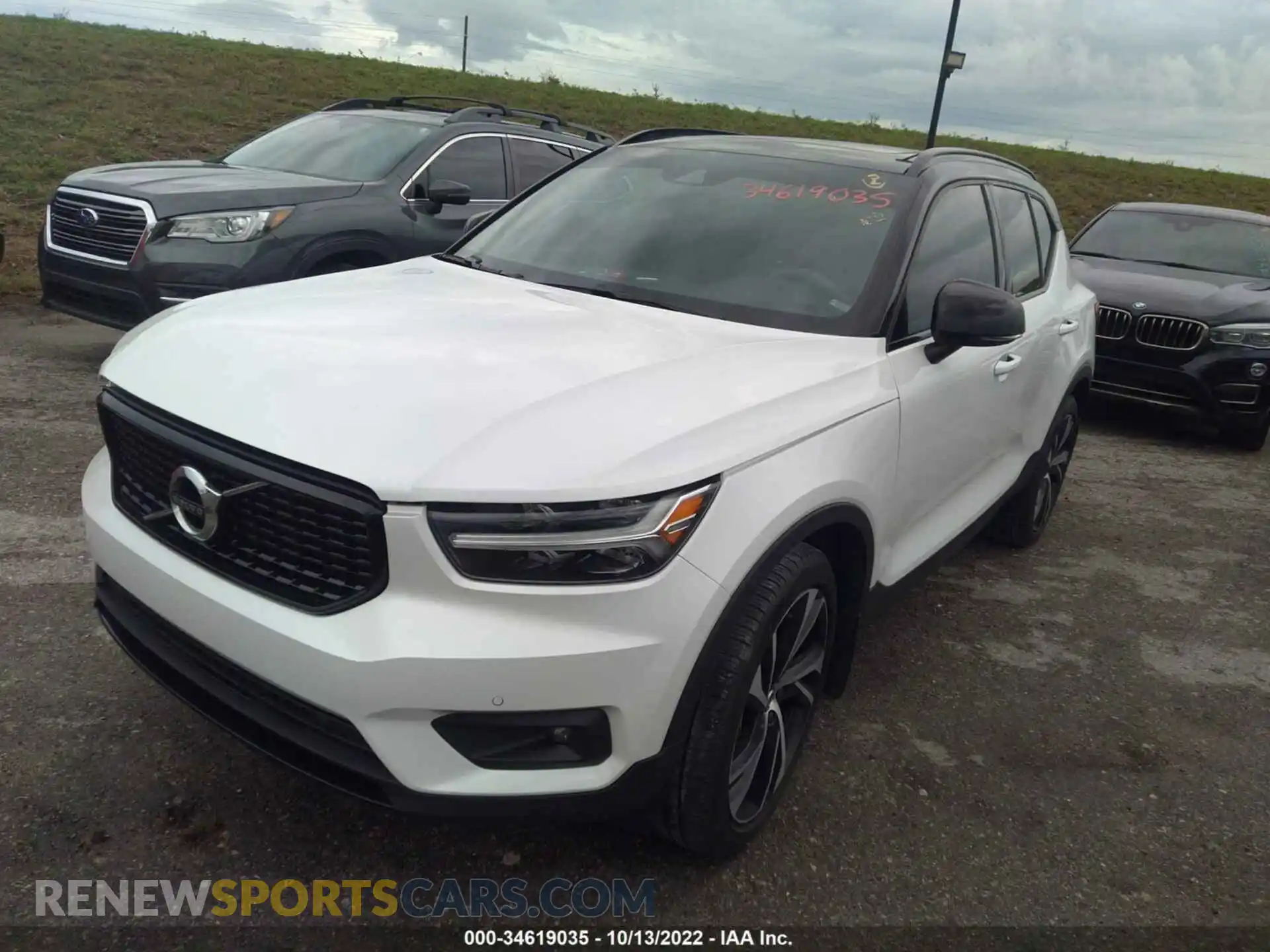 2 Photograph of a damaged car YV4162UM3L2285553 VOLVO XC40 2020