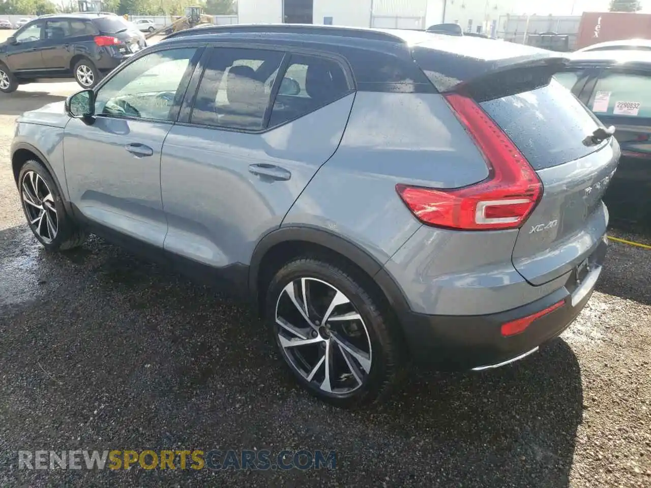 3 Photograph of a damaged car YV4162UM4L2178186 VOLVO XC40 2020