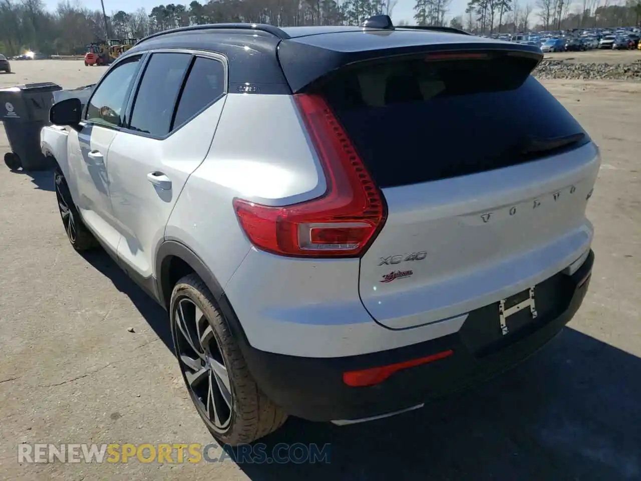 3 Photograph of a damaged car YV4162UM4L2314221 VOLVO XC40 2020