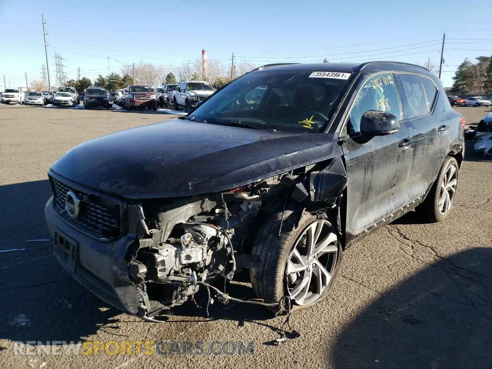 2 fotografías del automóvil dañado YV4162UM5L2248486 VOLVO XC40 2020