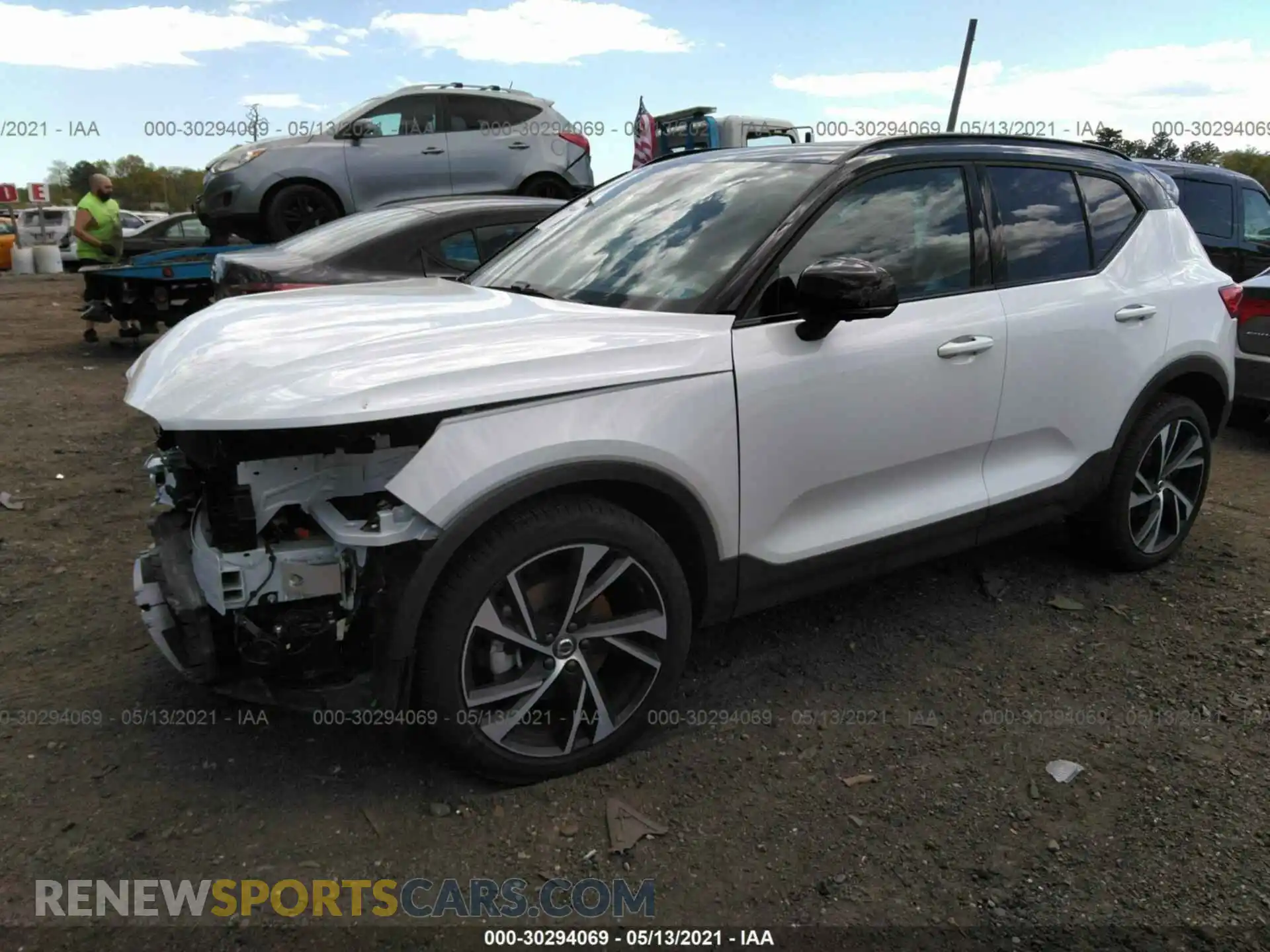 2 Photograph of a damaged car YV4162UM5L2346353 VOLVO XC40 2020