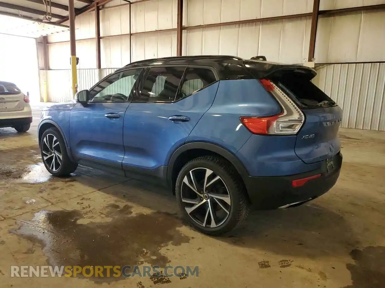 2 Photograph of a damaged car YV4162UM7L2185391 VOLVO XC40 2020