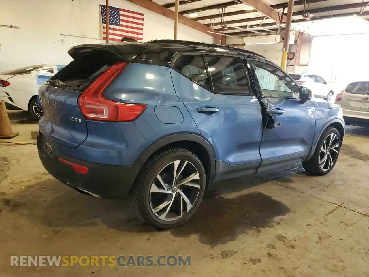 3 Photograph of a damaged car YV4162UM7L2185391 VOLVO XC40 2020