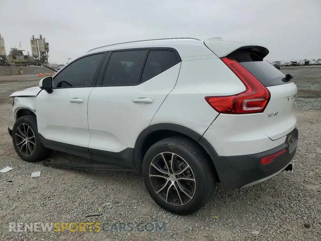 2 fotografías del automóvil dañado YV4AC2HK6L2247669 VOLVO XC40 2020