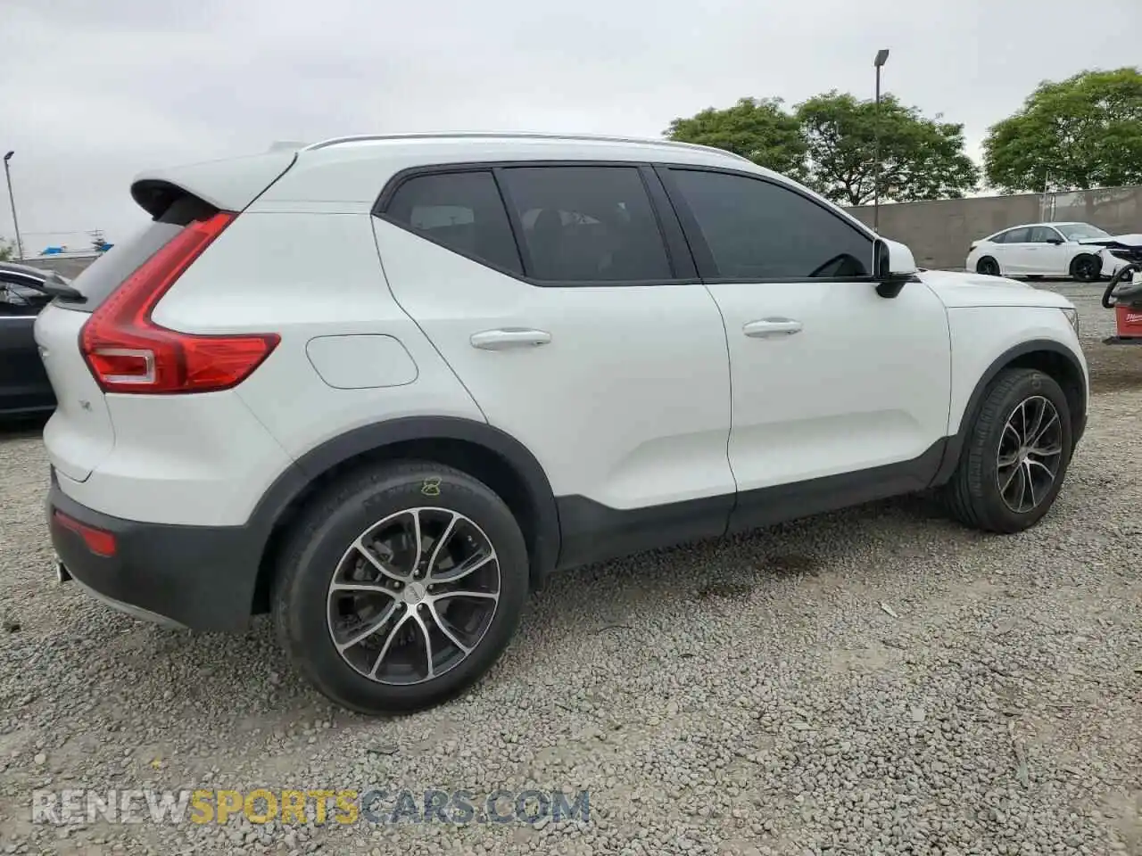 3 fotografías del automóvil dañado YV4AC2HK6L2247669 VOLVO XC40 2020