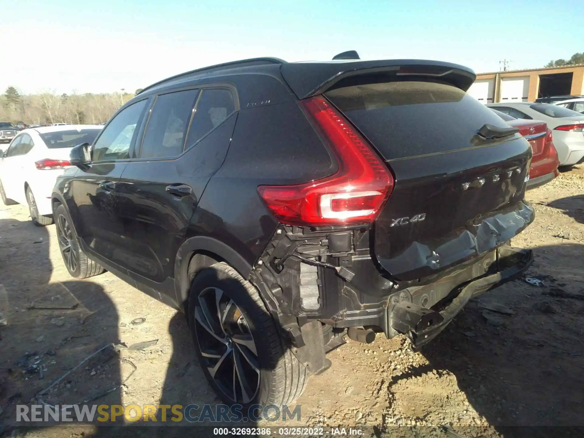 3 Photograph of a damaged car YV4AC2HM8L2325919 VOLVO XC40 2020