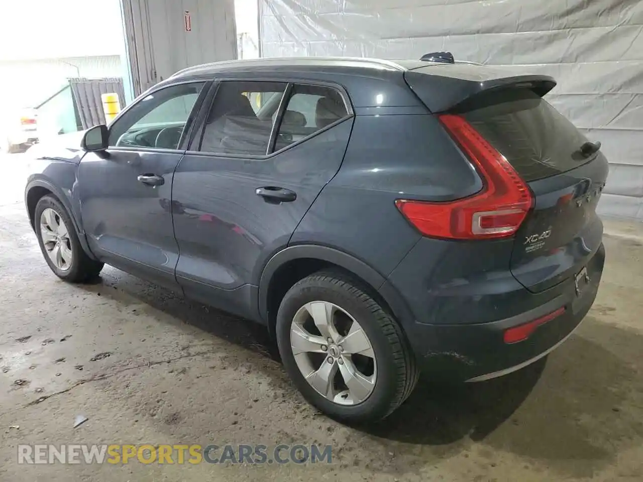 2 Photograph of a damaged car YV4162UK0M2595918 VOLVO XC40 2021