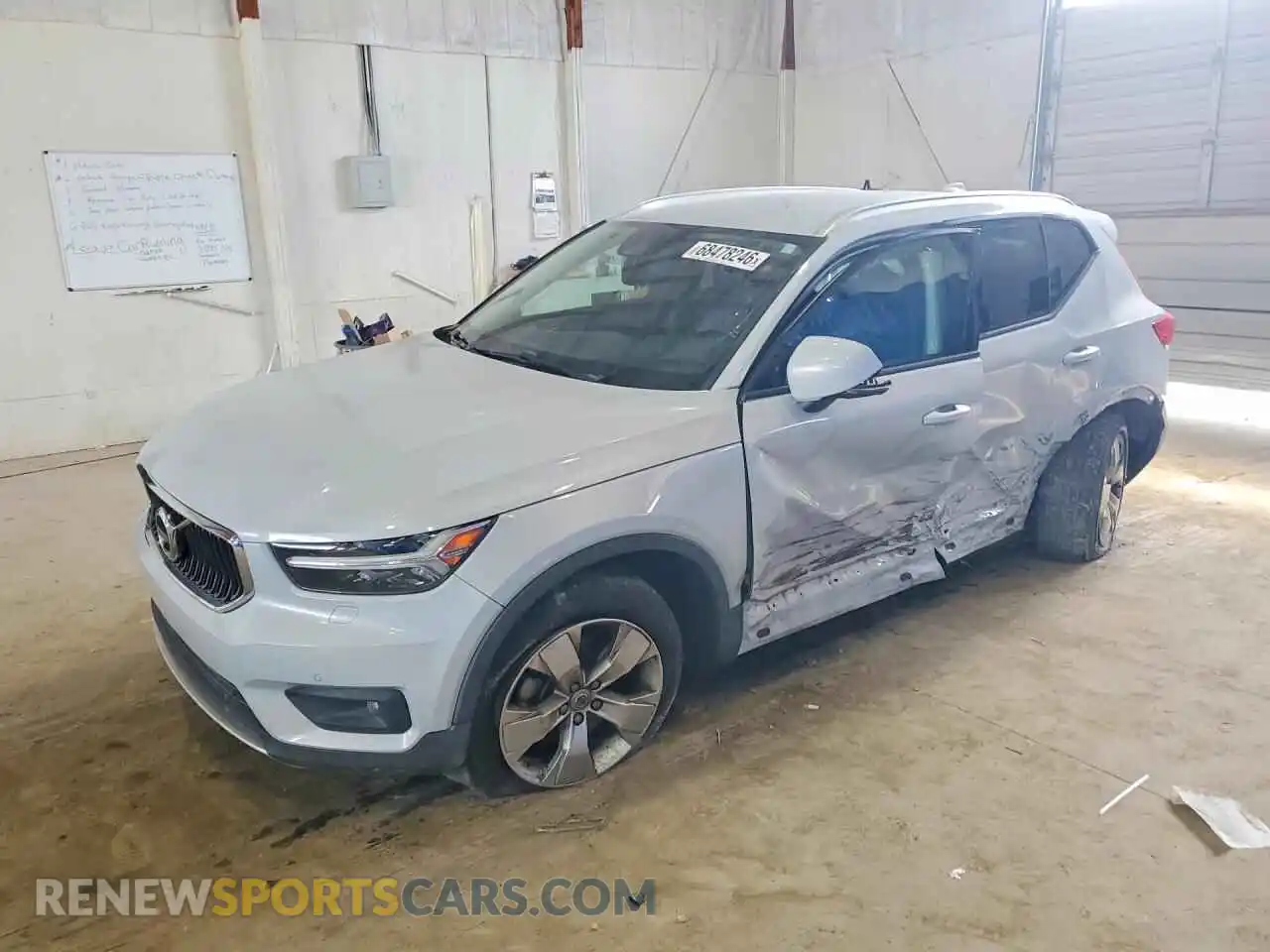 1 Photograph of a damaged car YV4162UK1M2573216 VOLVO XC40 2021