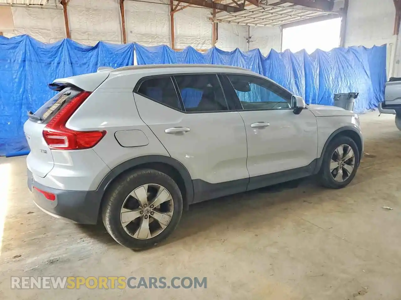 3 Photograph of a damaged car YV4162UK1M2573216 VOLVO XC40 2021