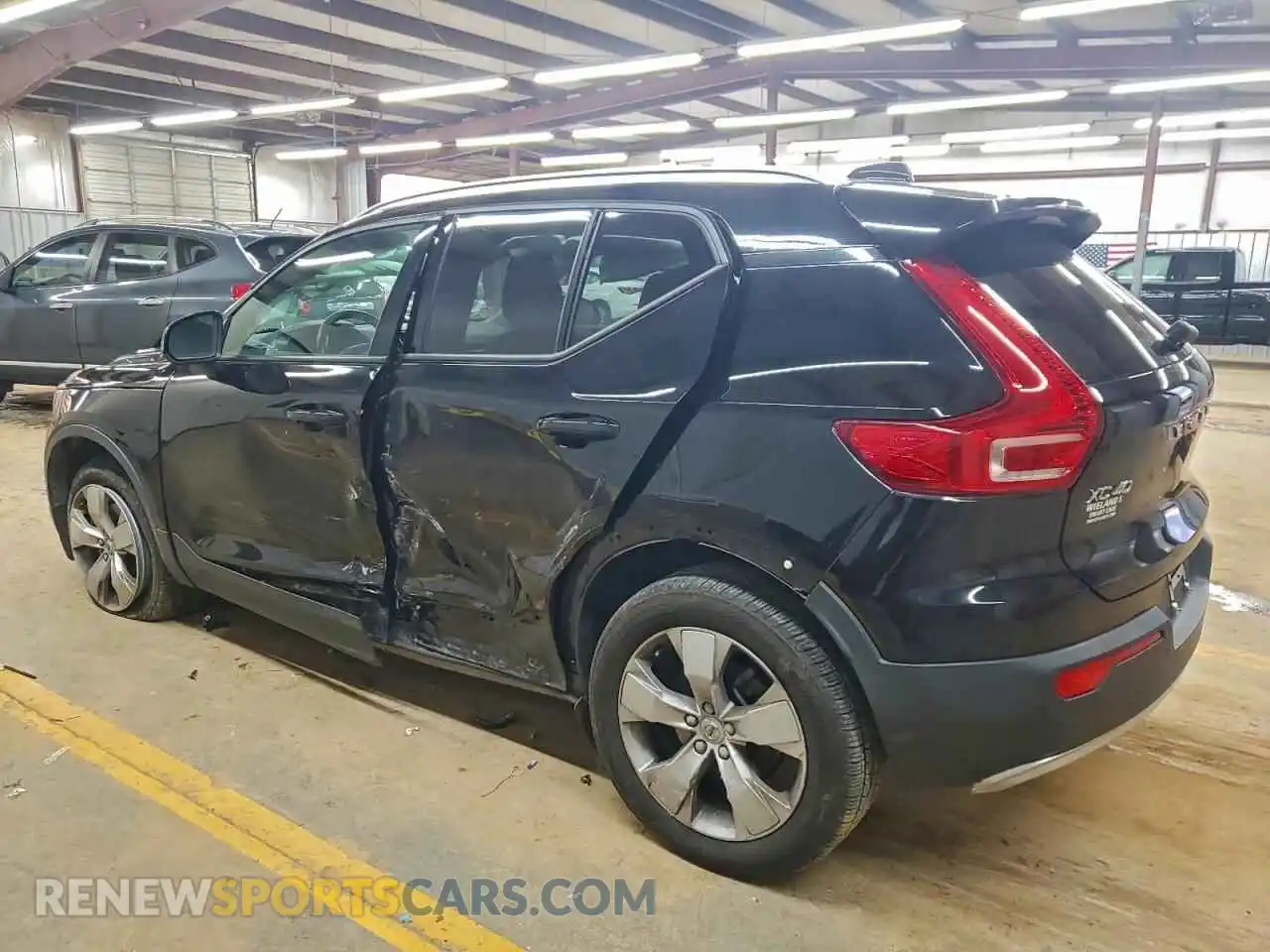 2 Photograph of a damaged car YV4162UK1M2608157 VOLVO XC40 2021