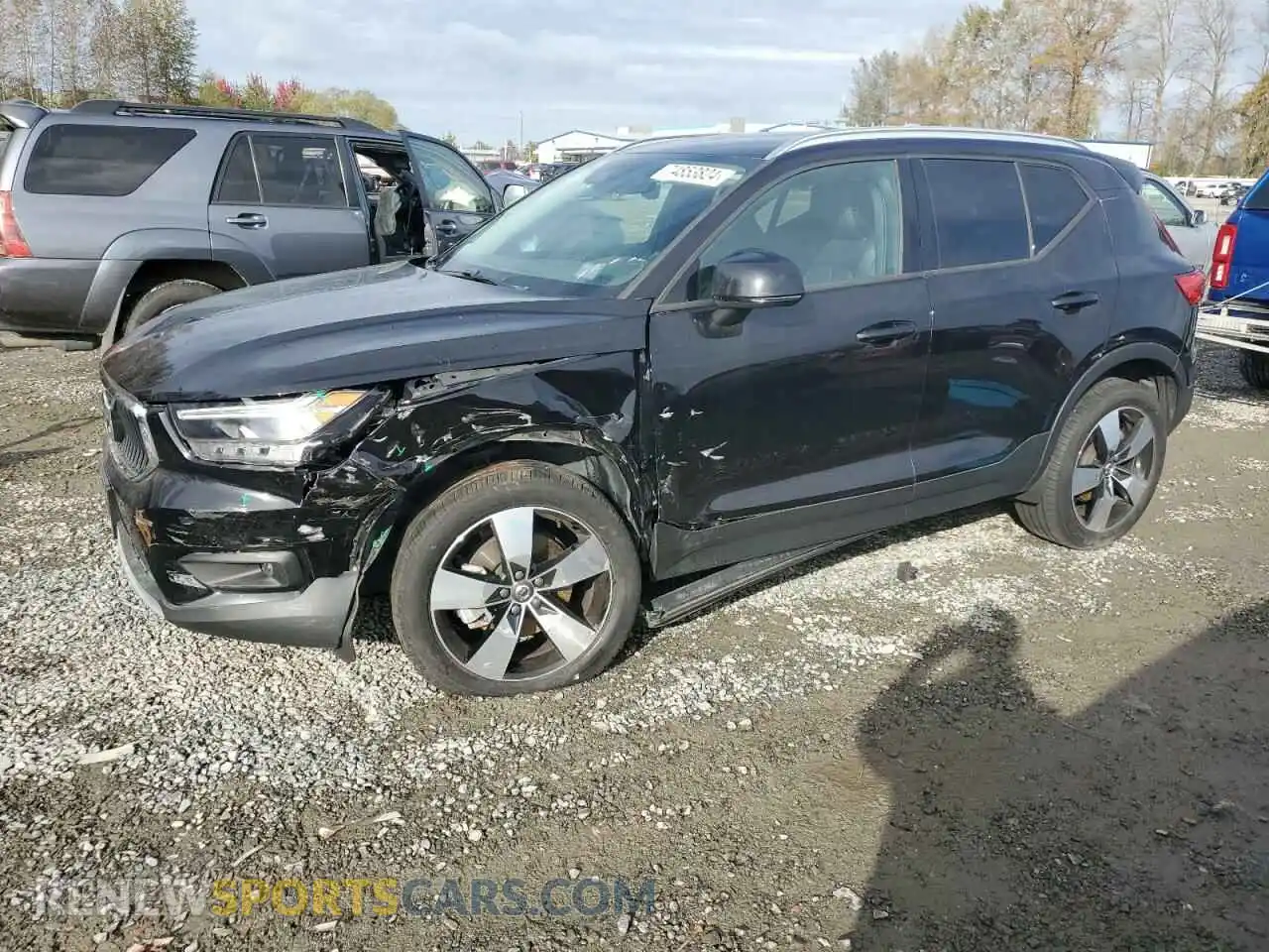 1 Photograph of a damaged car YV4162UK2M2420277 VOLVO XC40 2021