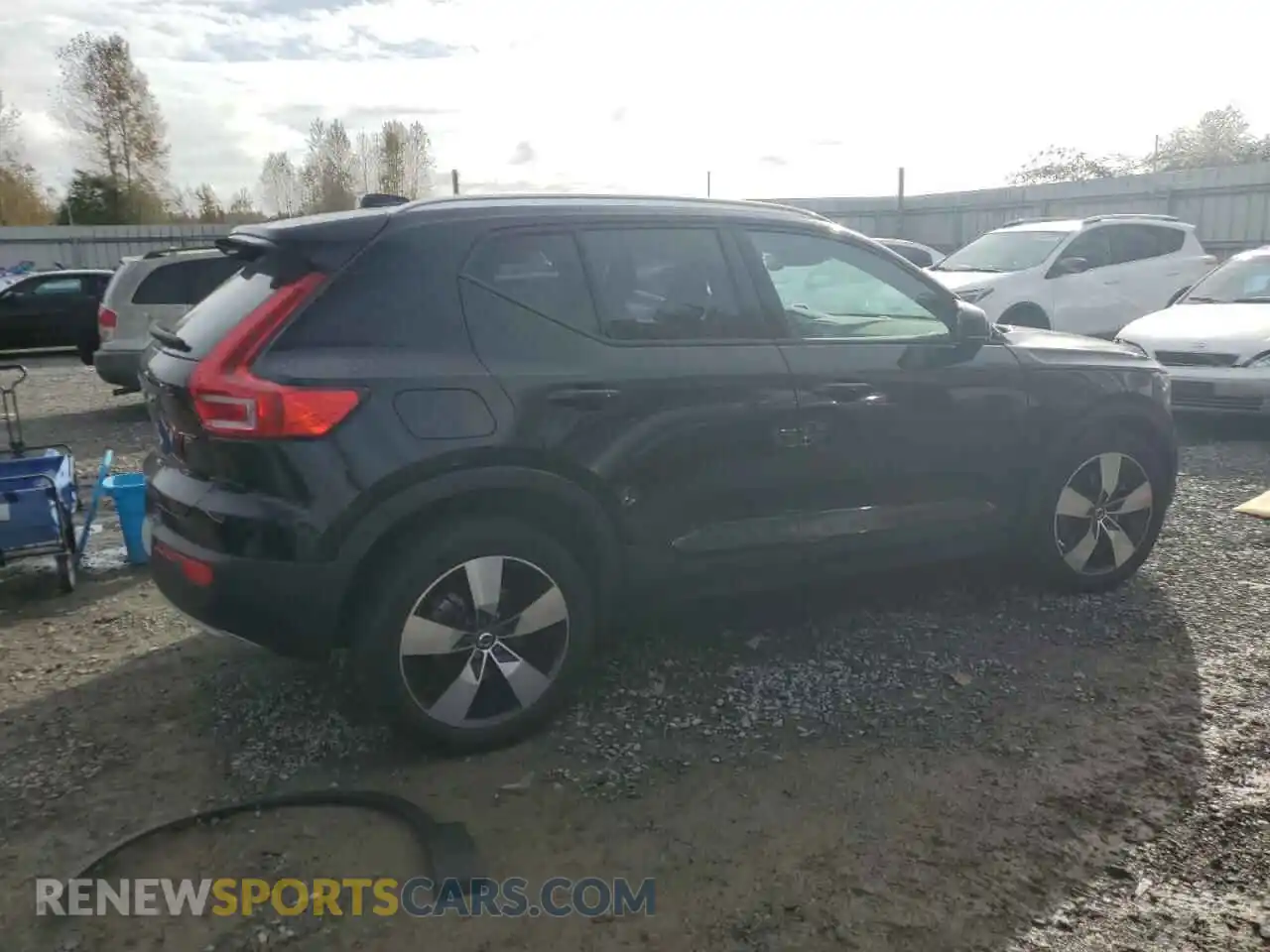 3 Photograph of a damaged car YV4162UK2M2420277 VOLVO XC40 2021