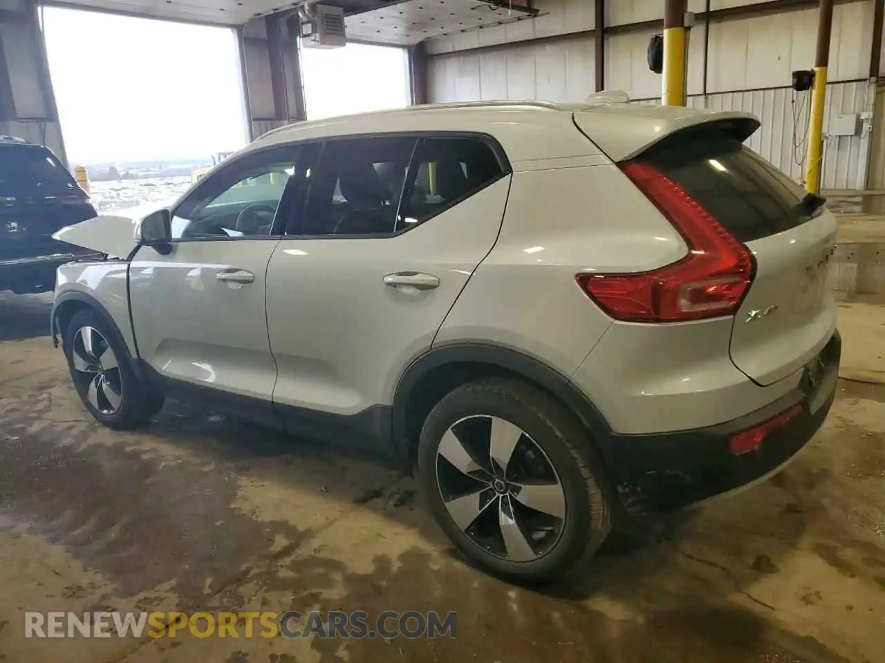 2 fotografías del automóvil dañado YV4162UK2M2452808 VOLVO XC40 2021