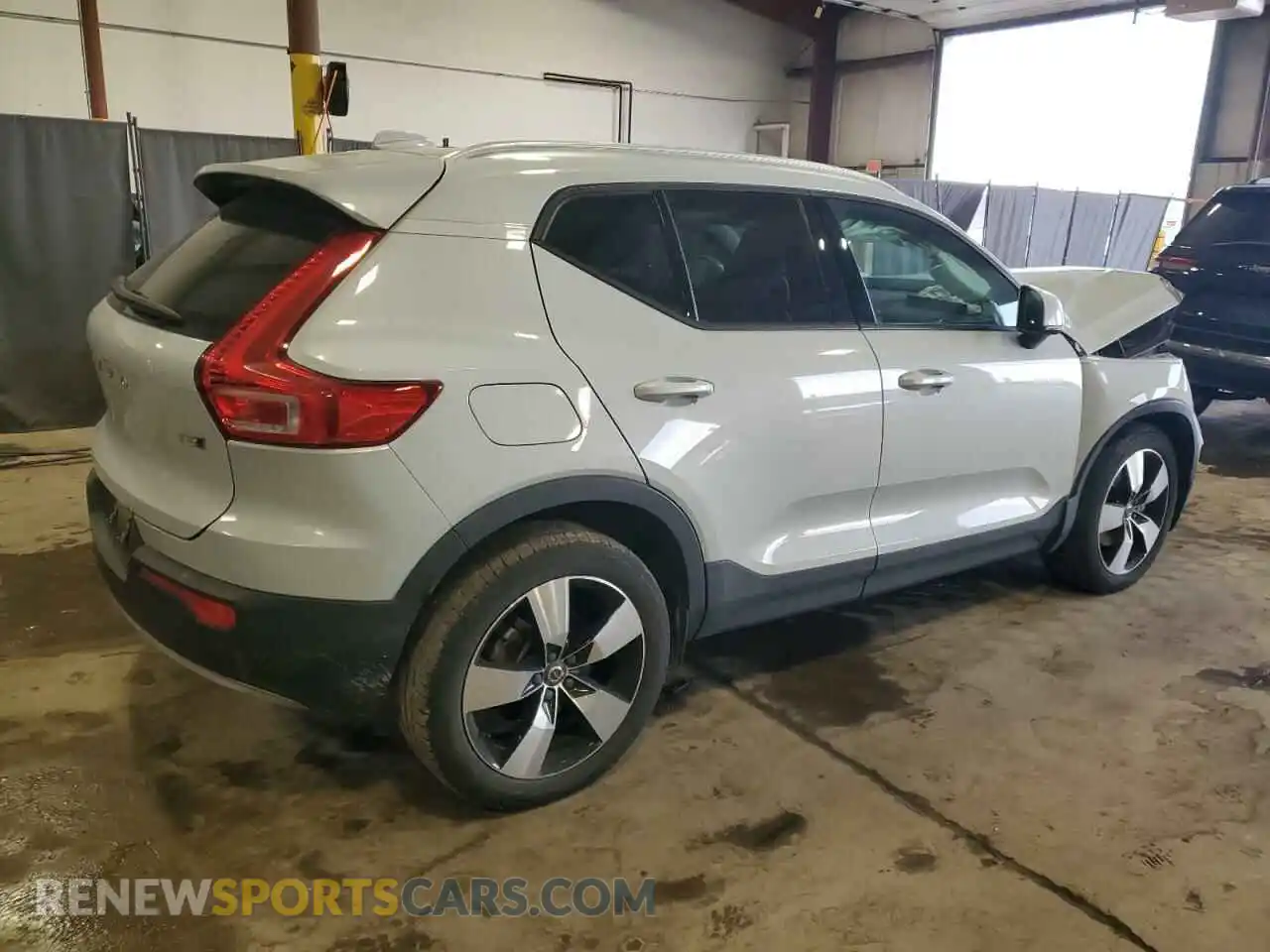 3 fotografías del automóvil dañado YV4162UK2M2452808 VOLVO XC40 2021