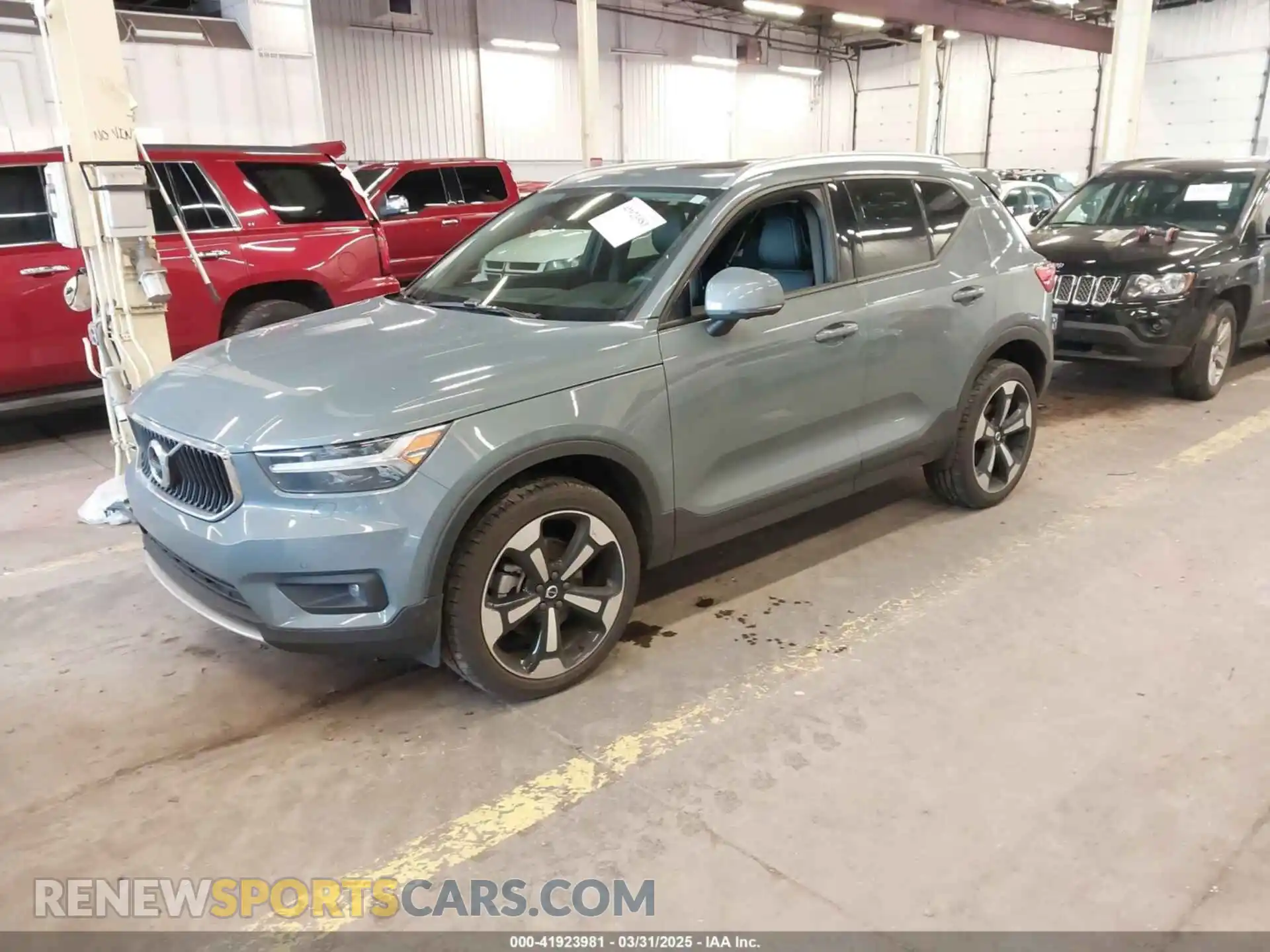 2 Photograph of a damaged car YV4162UK3M2416447 VOLVO XC40 2021