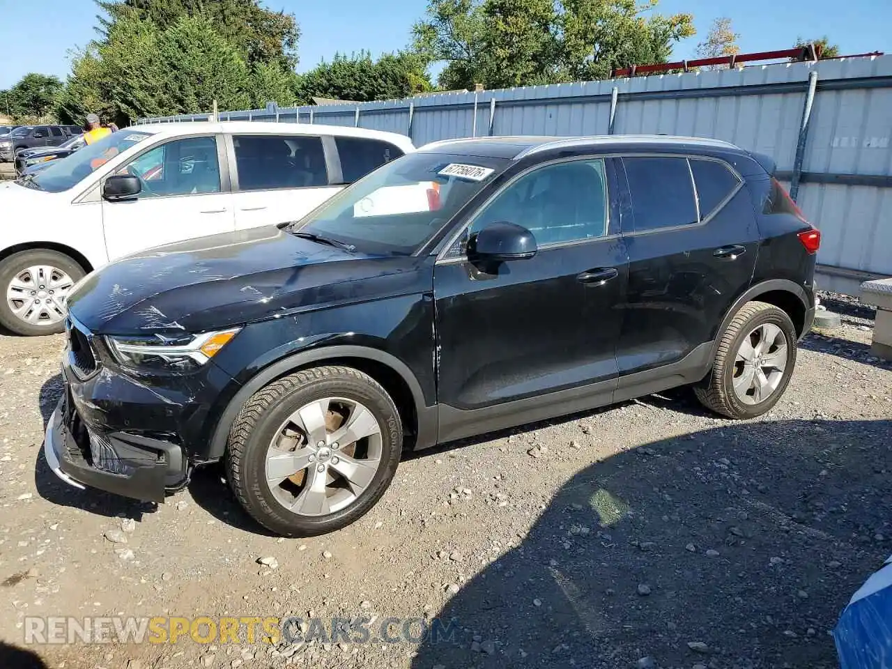 1 Photograph of a damaged car YV4162UK3M2424922 VOLVO XC40 2021