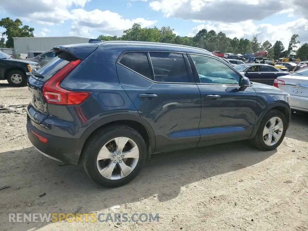 3 Photograph of a damaged car YV4162UK3M2451487 VOLVO XC40 2021