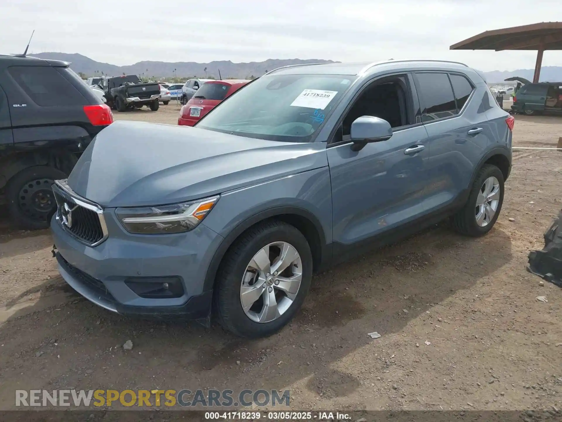 2 fotografías del automóvil dañado YV4162UK3M2473571 VOLVO XC40 2021
