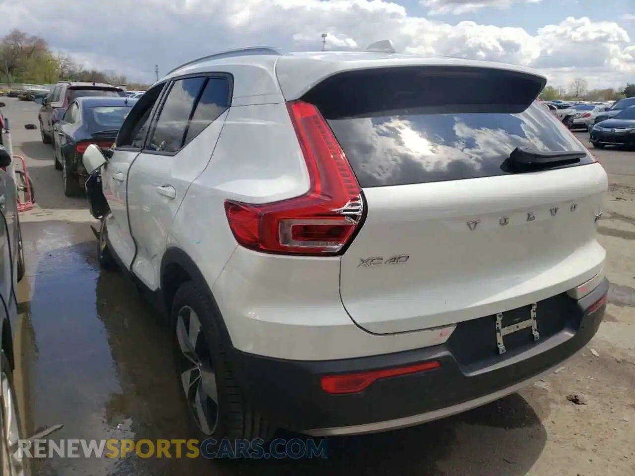 3 Photograph of a damaged car YV4162UK3M2482531 VOLVO XC40 2021