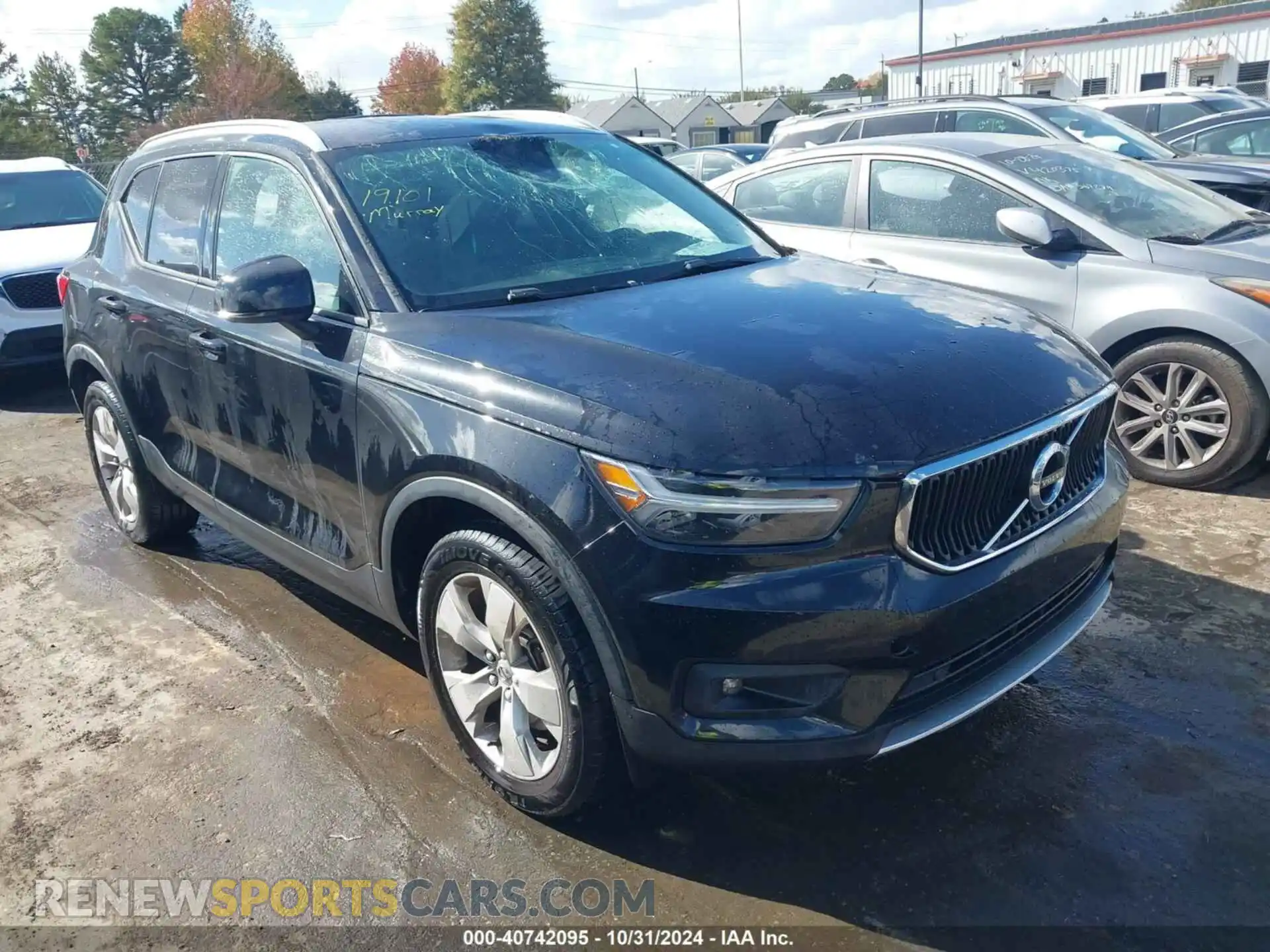 1 Photograph of a damaged car YV4162UK3M2487664 VOLVO XC40 2021