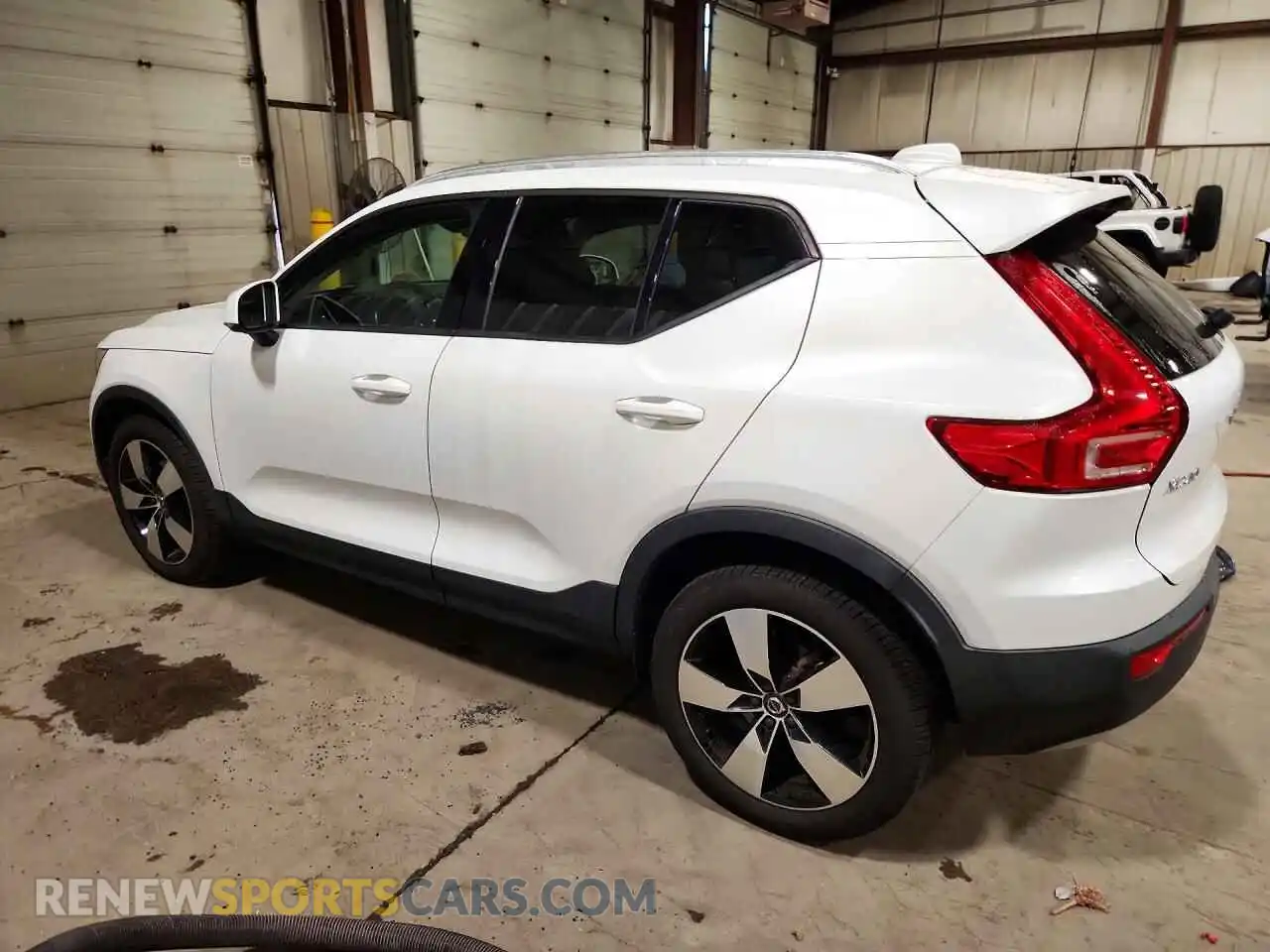 2 fotografías del automóvil dañado YV4162UK4M2399142 VOLVO XC40 2021
