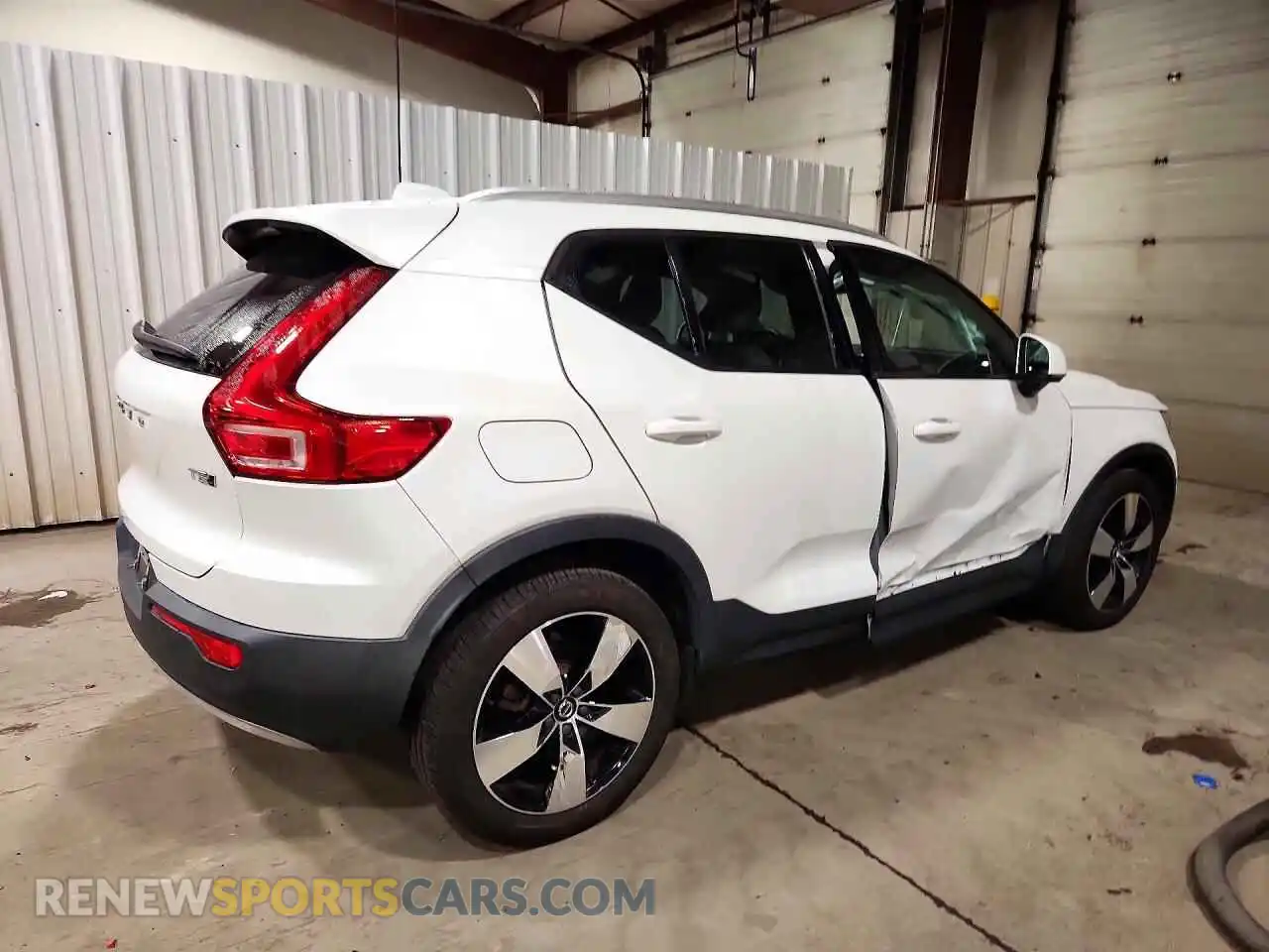 3 fotografías del automóvil dañado YV4162UK4M2399142 VOLVO XC40 2021