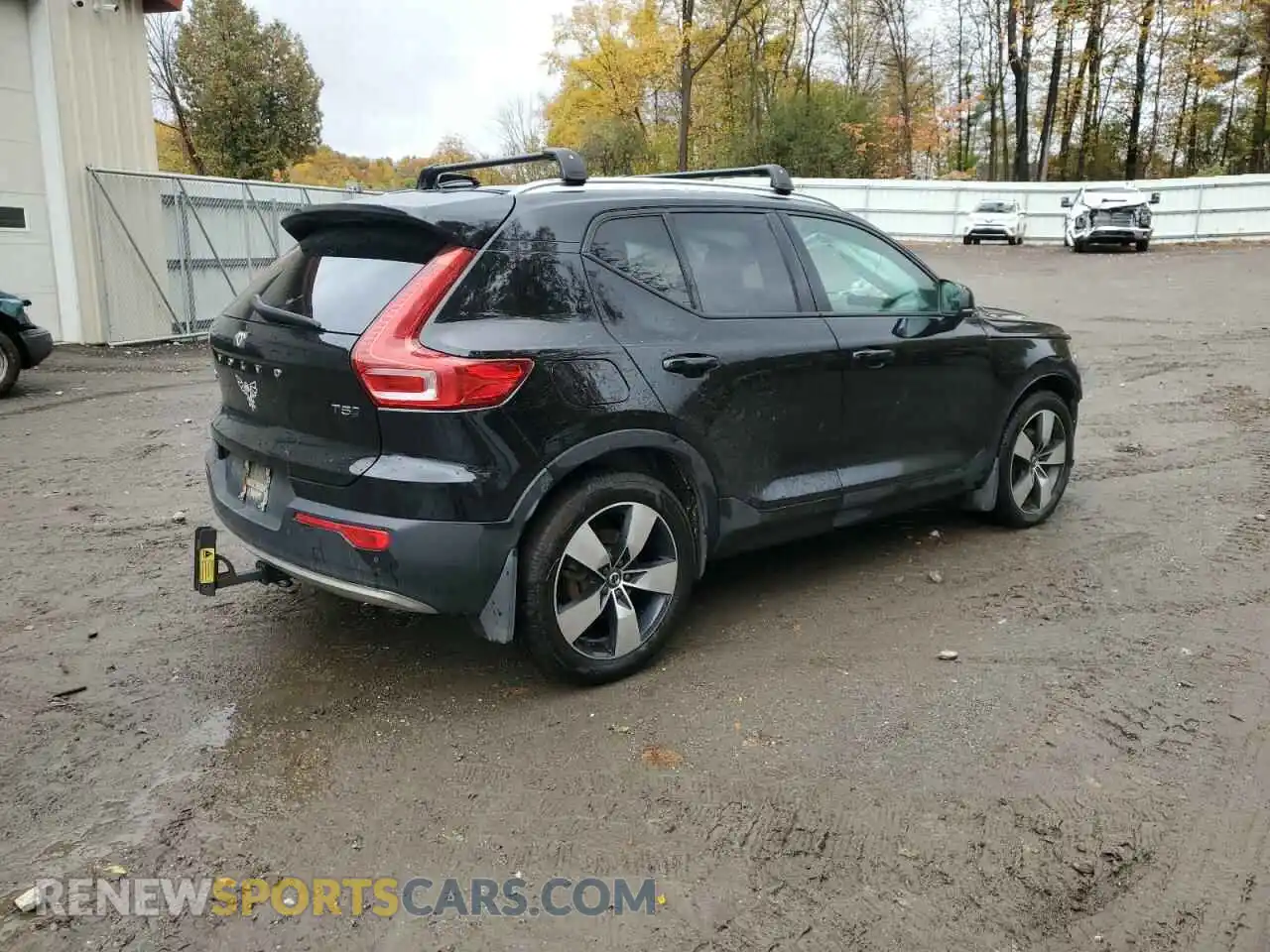 3 Photograph of a damaged car YV4162UK5M2422718 VOLVO XC40 2021