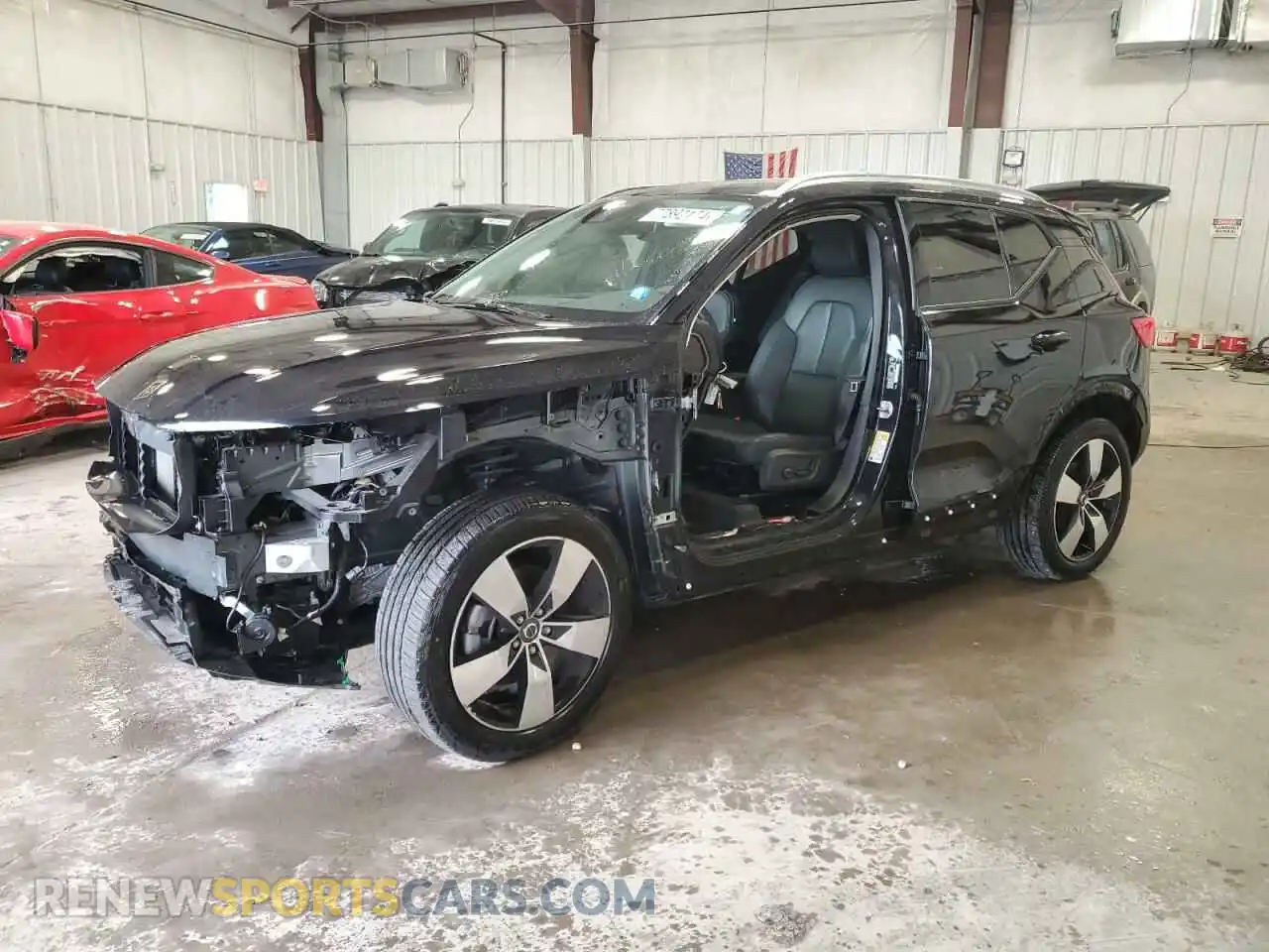 1 Photograph of a damaged car YV4162UK5M2569105 VOLVO XC40 2021