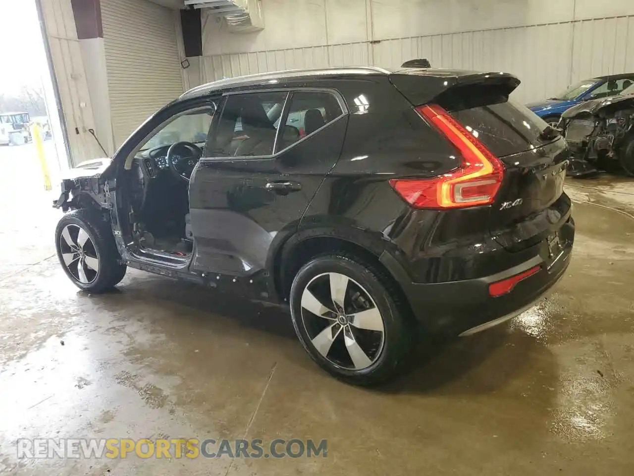2 Photograph of a damaged car YV4162UK5M2569105 VOLVO XC40 2021