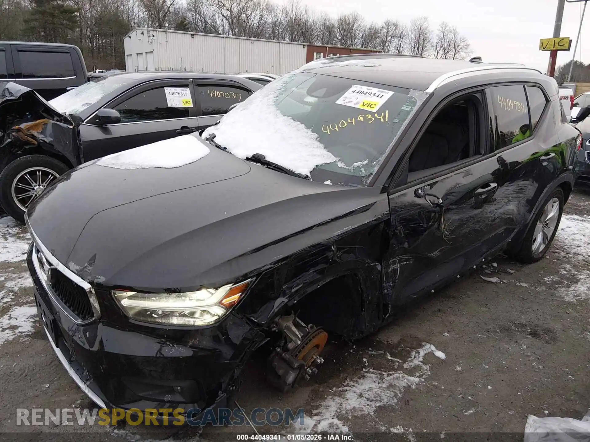 2 Photograph of a damaged car YV4162UK6M2486041 VOLVO XC40 2021