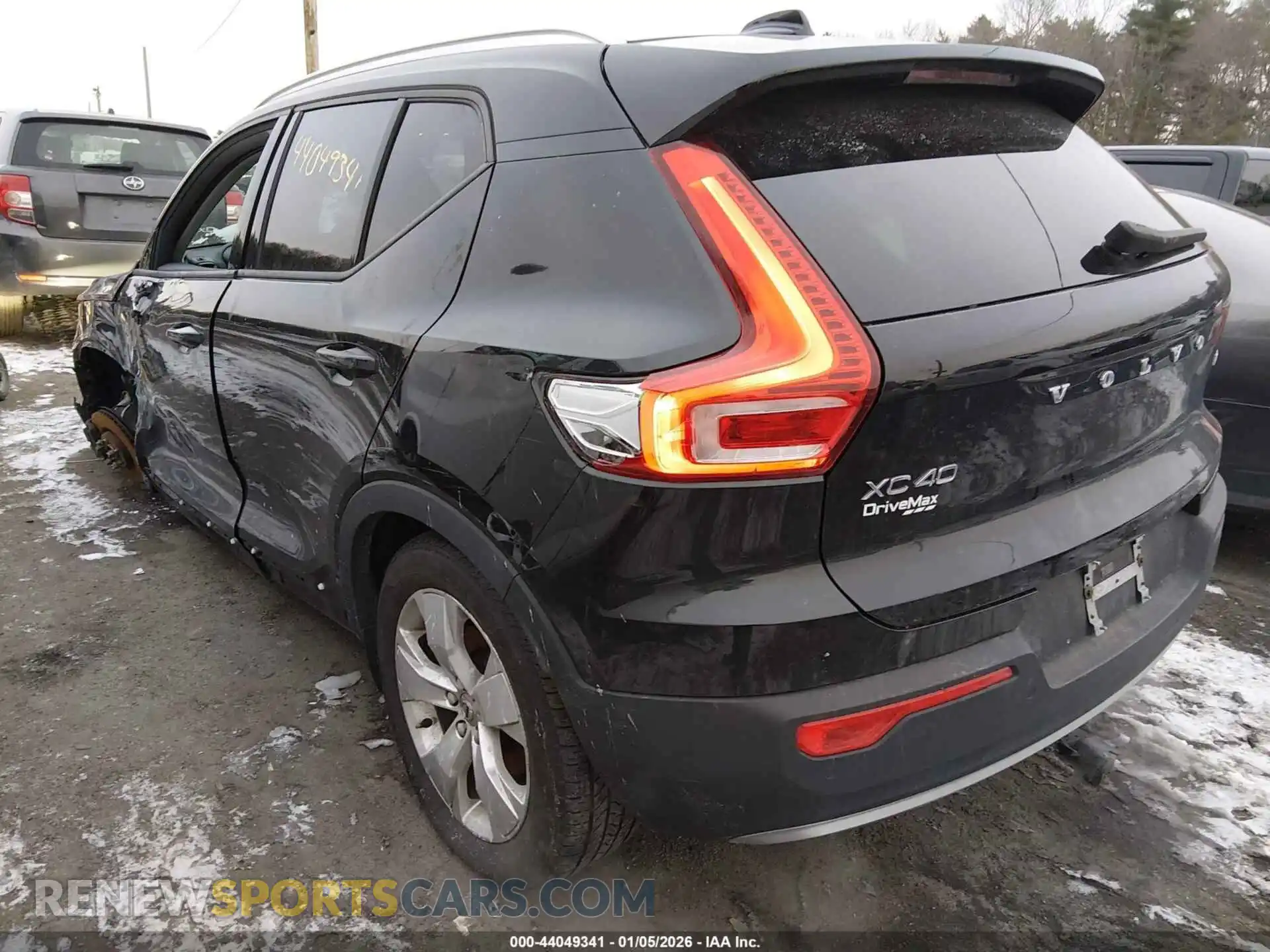 3 Photograph of a damaged car YV4162UK6M2486041 VOLVO XC40 2021
