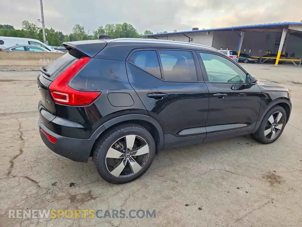 3 Photograph of a damaged car YV4162UK7M2409002 VOLVO XC40 2021