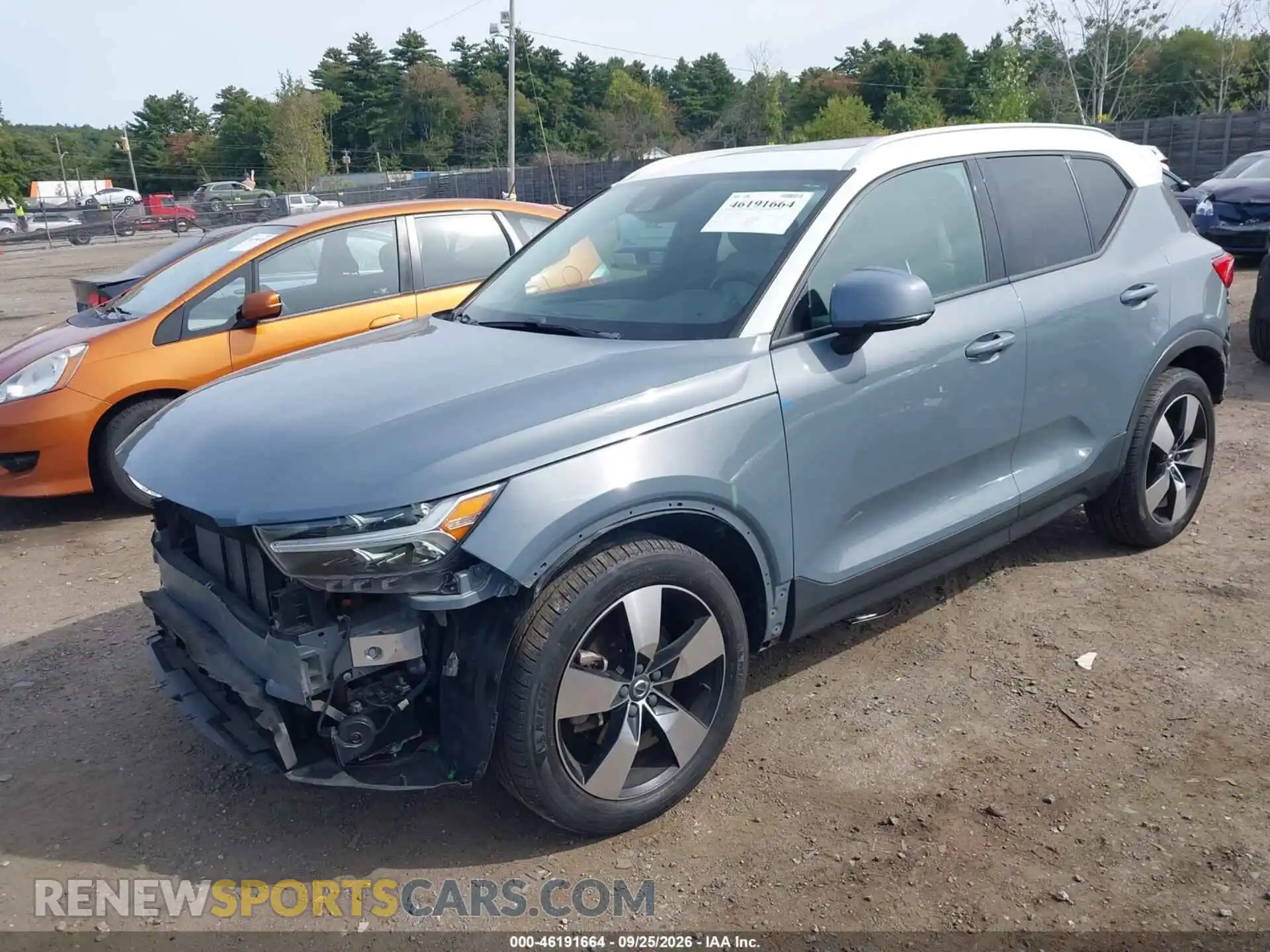 2 Photograph of a damaged car YV4162UK7M2472164 VOLVO XC40 2021