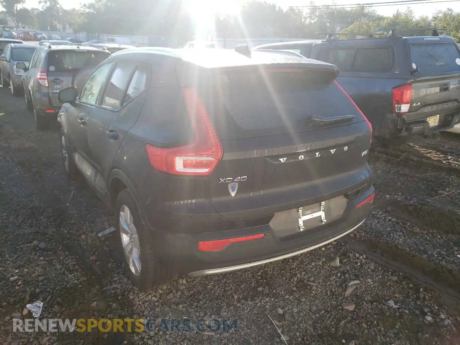 3 Фотография поврежденного автомобиля YV4162UK7M2561281 VOLVO XC40 2021