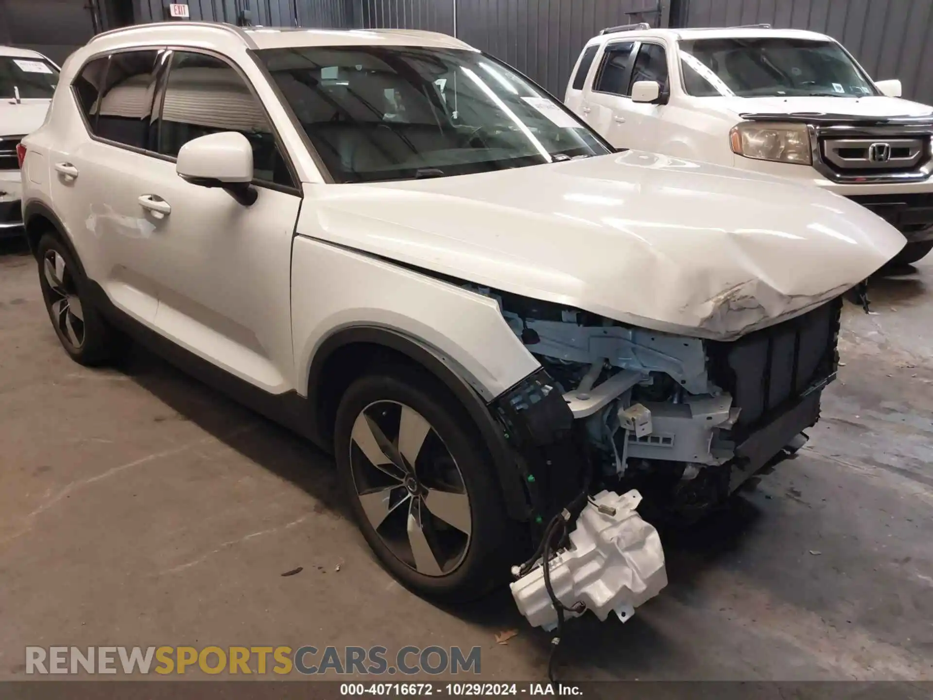 1 Photograph of a damaged car YV4162UK8M2433115 VOLVO XC40 2021