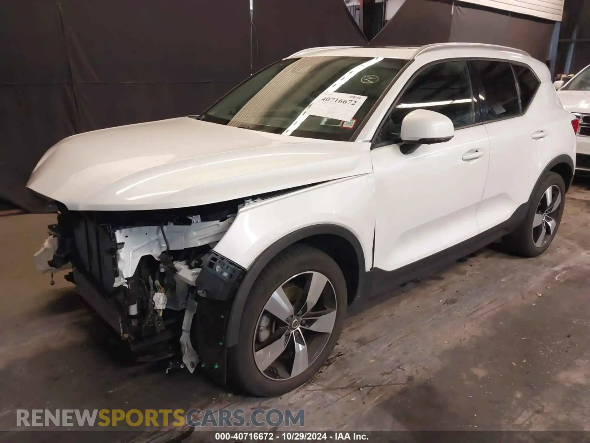 2 Photograph of a damaged car YV4162UK8M2433115 VOLVO XC40 2021