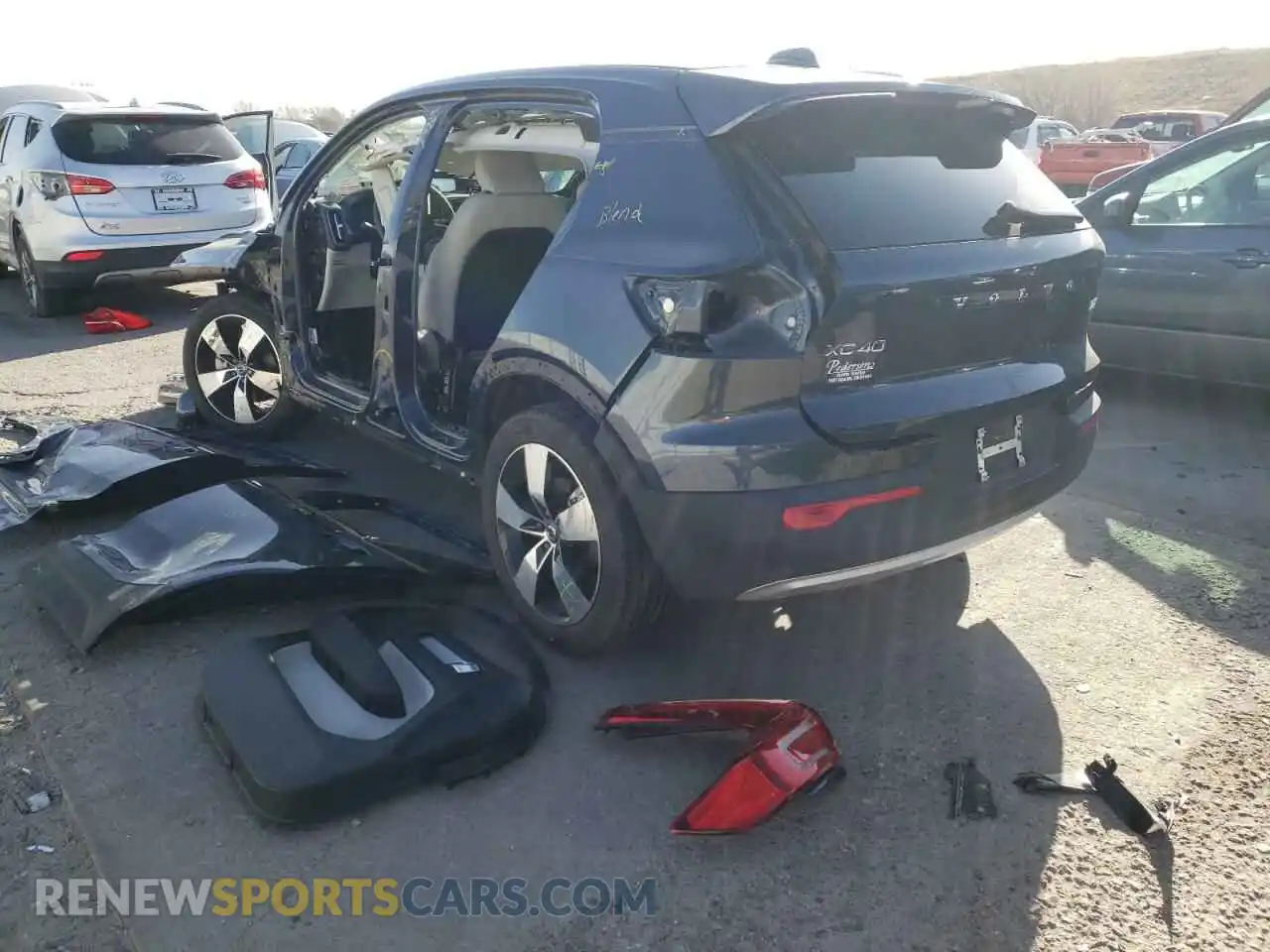 3 fotografías del automóvil dañado YV4162UK8M2493945 VOLVO XC40 2021
