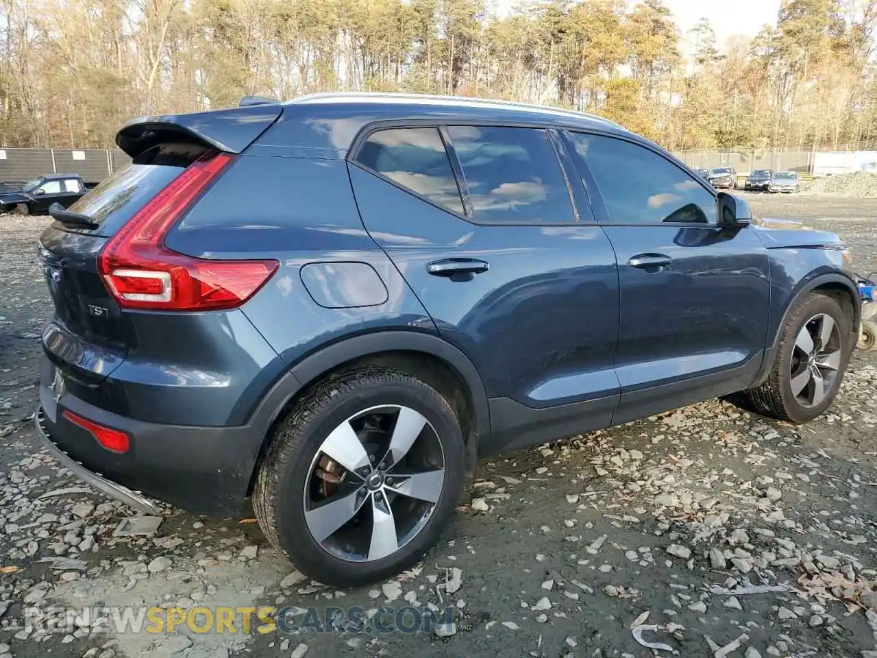 3 Photograph of a damaged car YV4162UK9M2422639 VOLVO XC40 2021