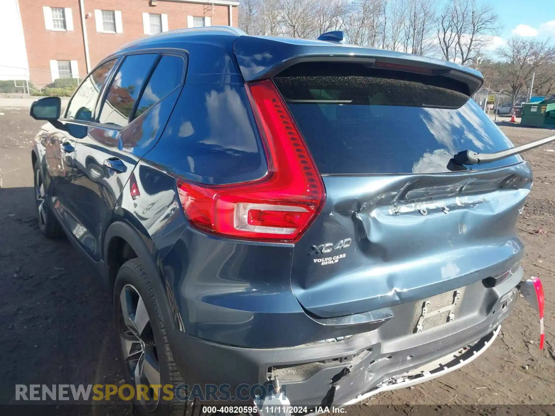 3 Photograph of a damaged car YV4162UK9M2575165 VOLVO XC40 2021