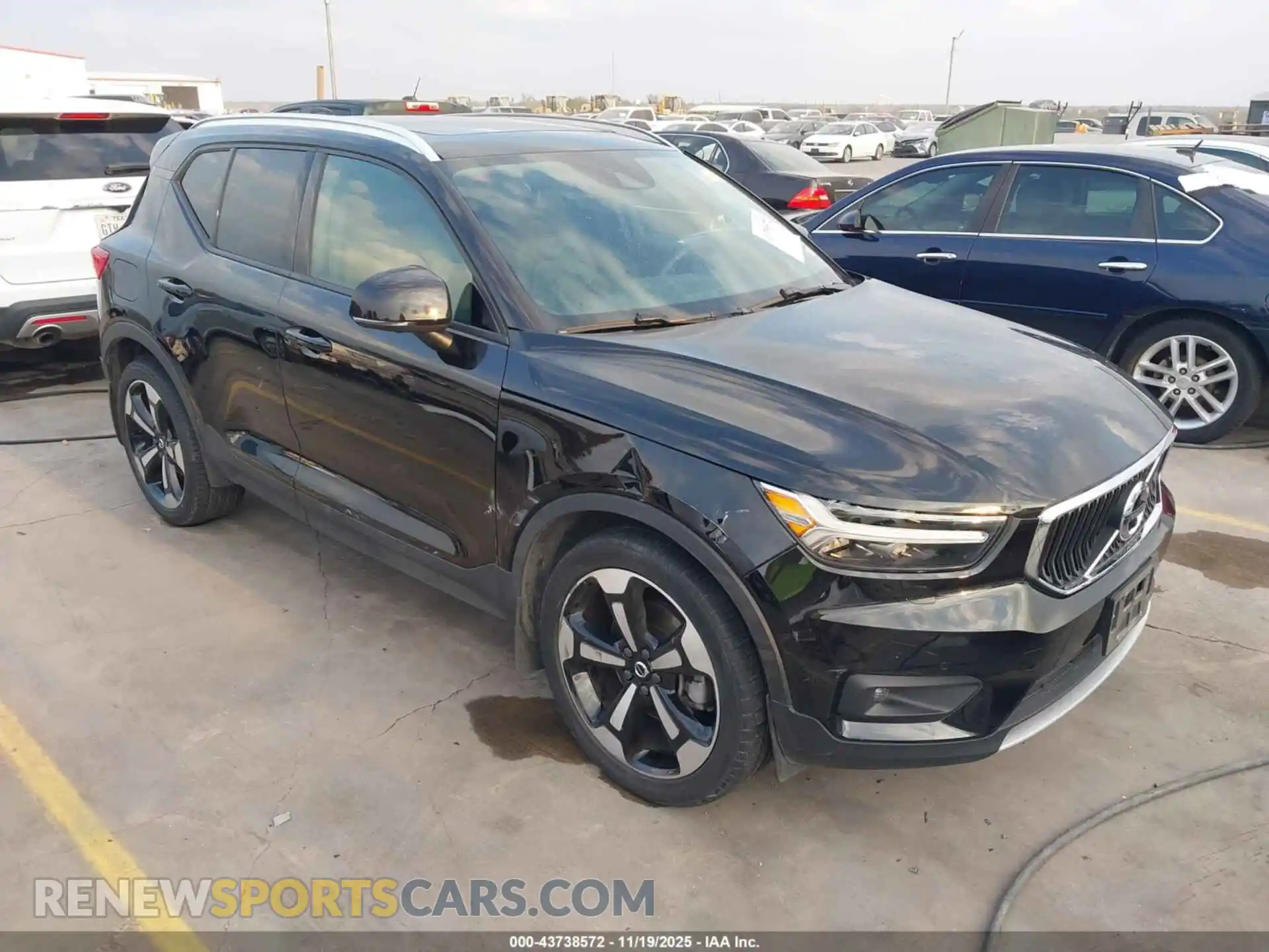 1 Photograph of a damaged car YV4162UKXM2455746 VOLVO XC40 2021